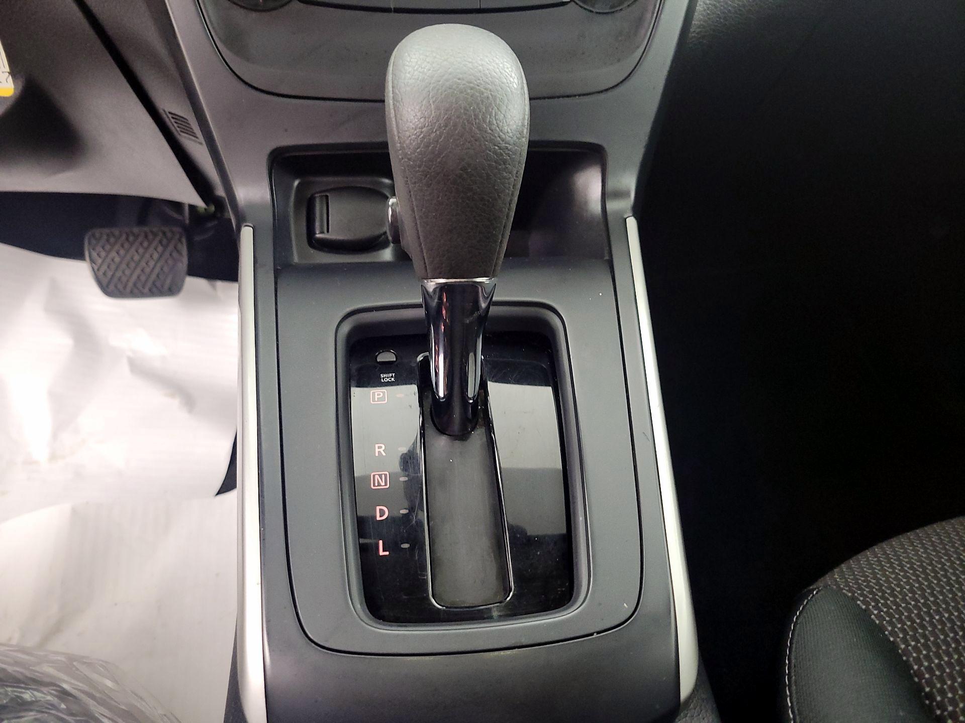 Thumbnail: 2019 Nissan Sentra - 17