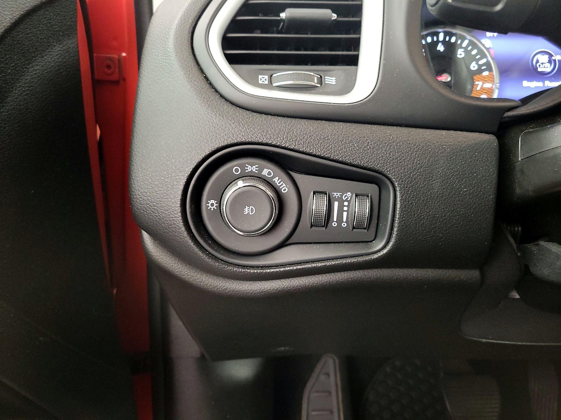Thumbnail: 2021 Jeep Renegade - 13