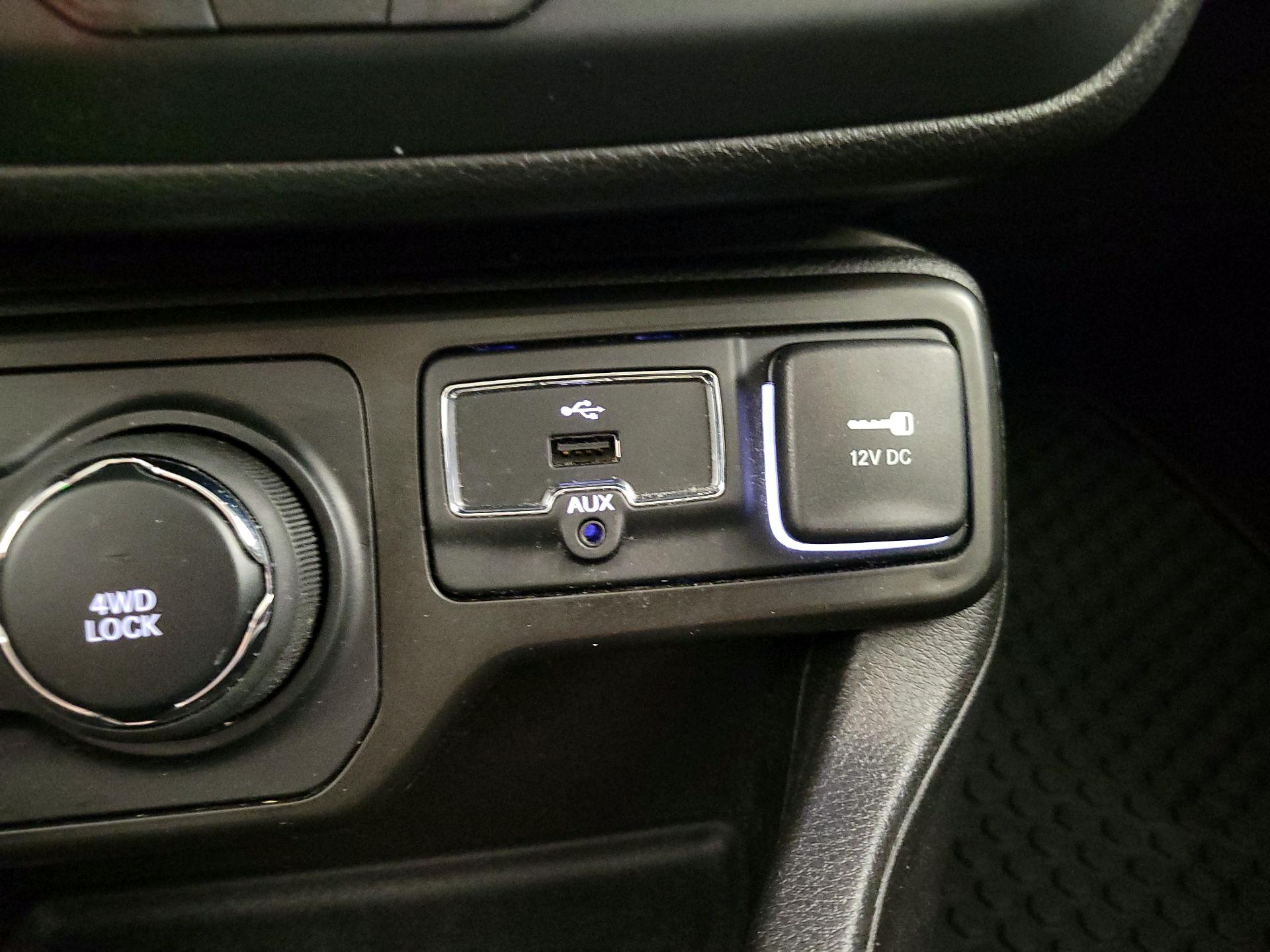 Thumbnail: 2021 Jeep Renegade - 18