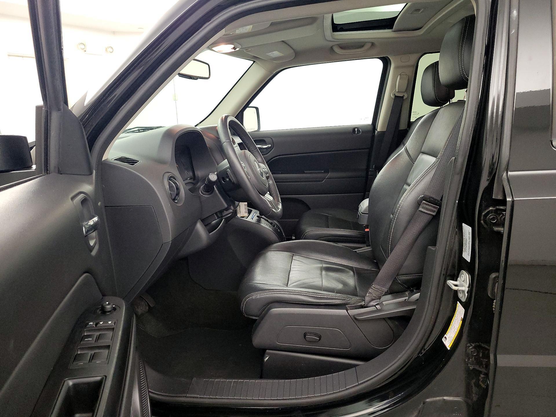 Thumbnail: 2016 Jeep Patriot - 11