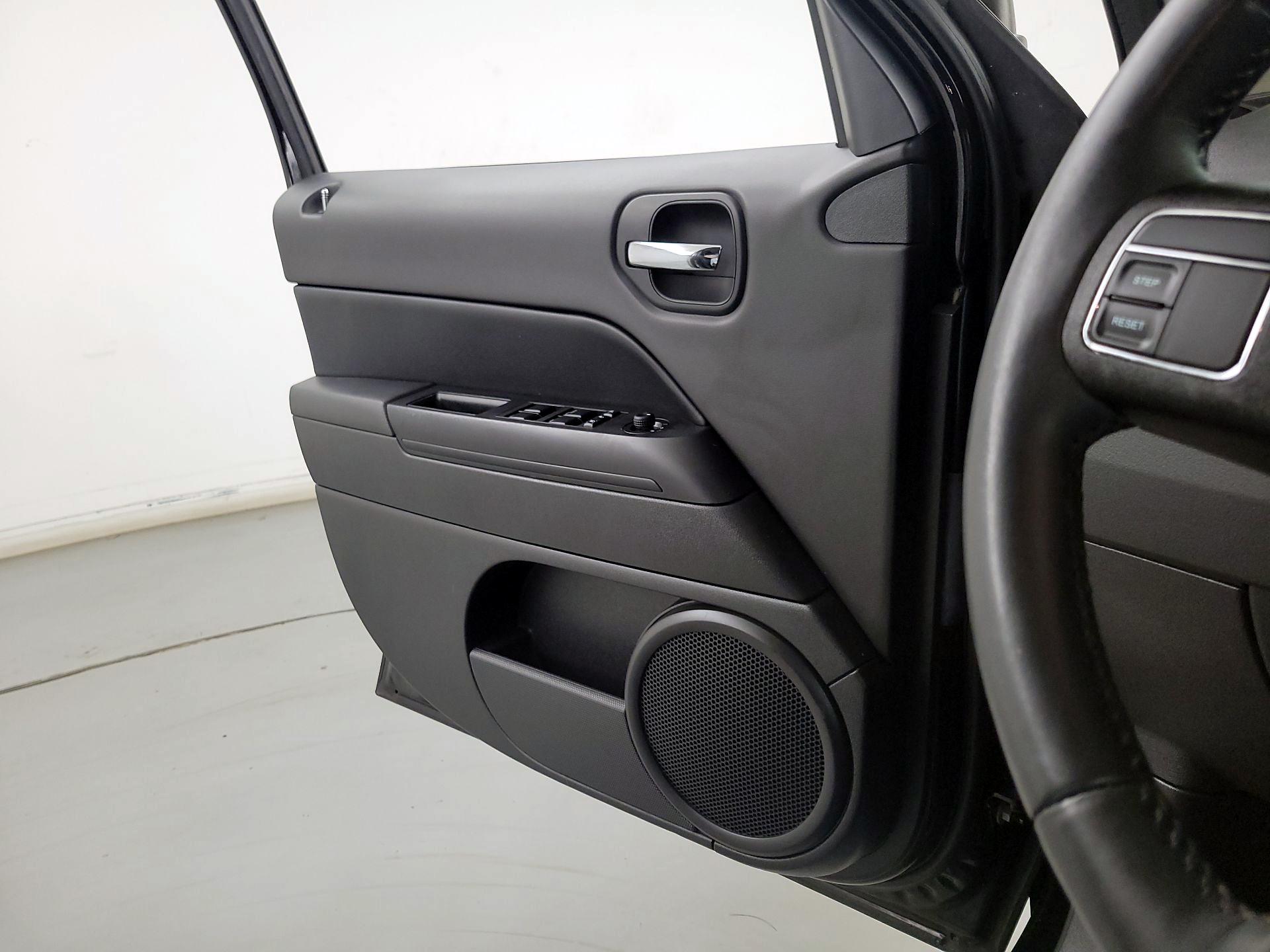 Thumbnail: 2016 Jeep Patriot - 12