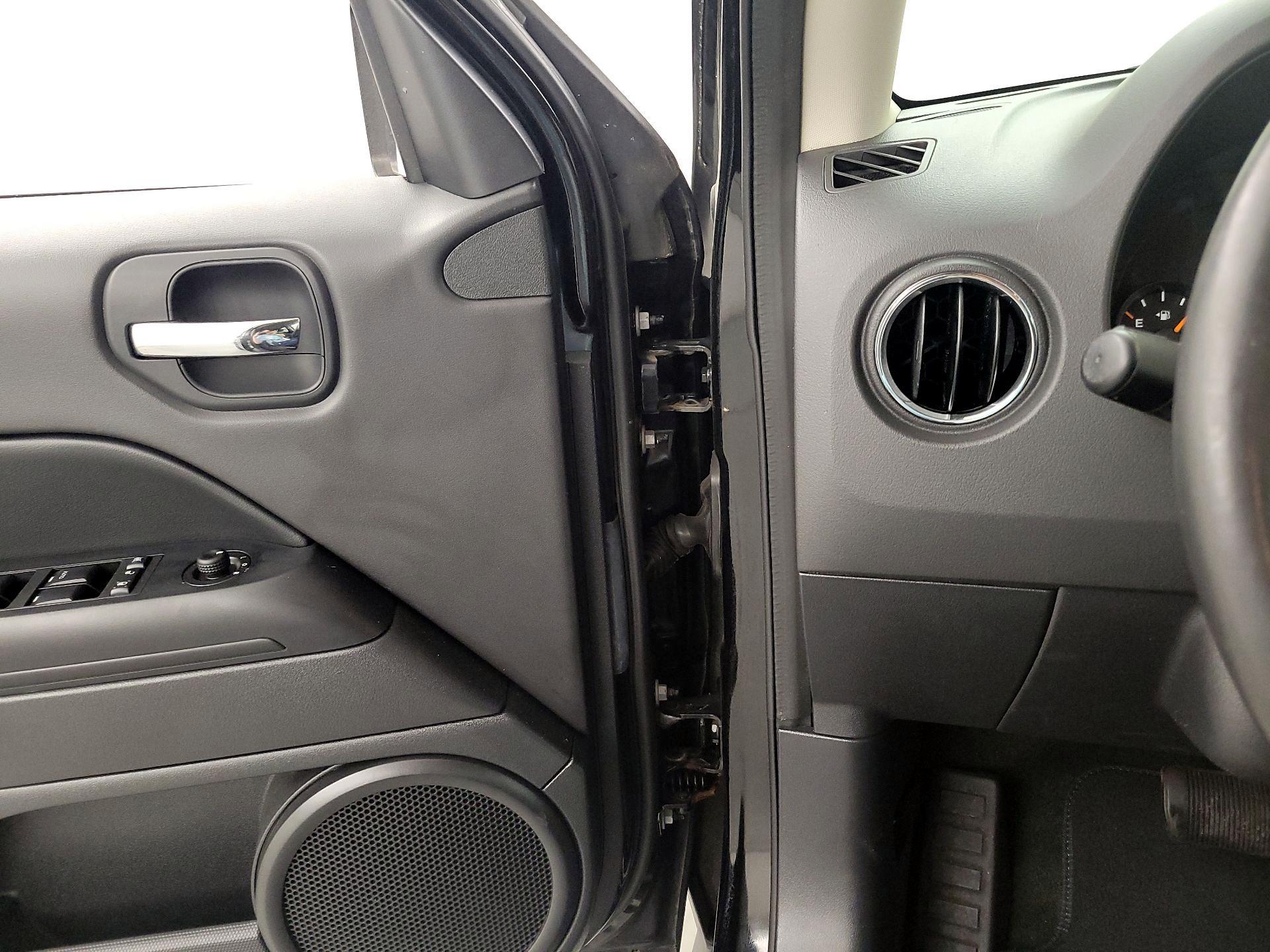 Thumbnail: 2016 Jeep Patriot - 13