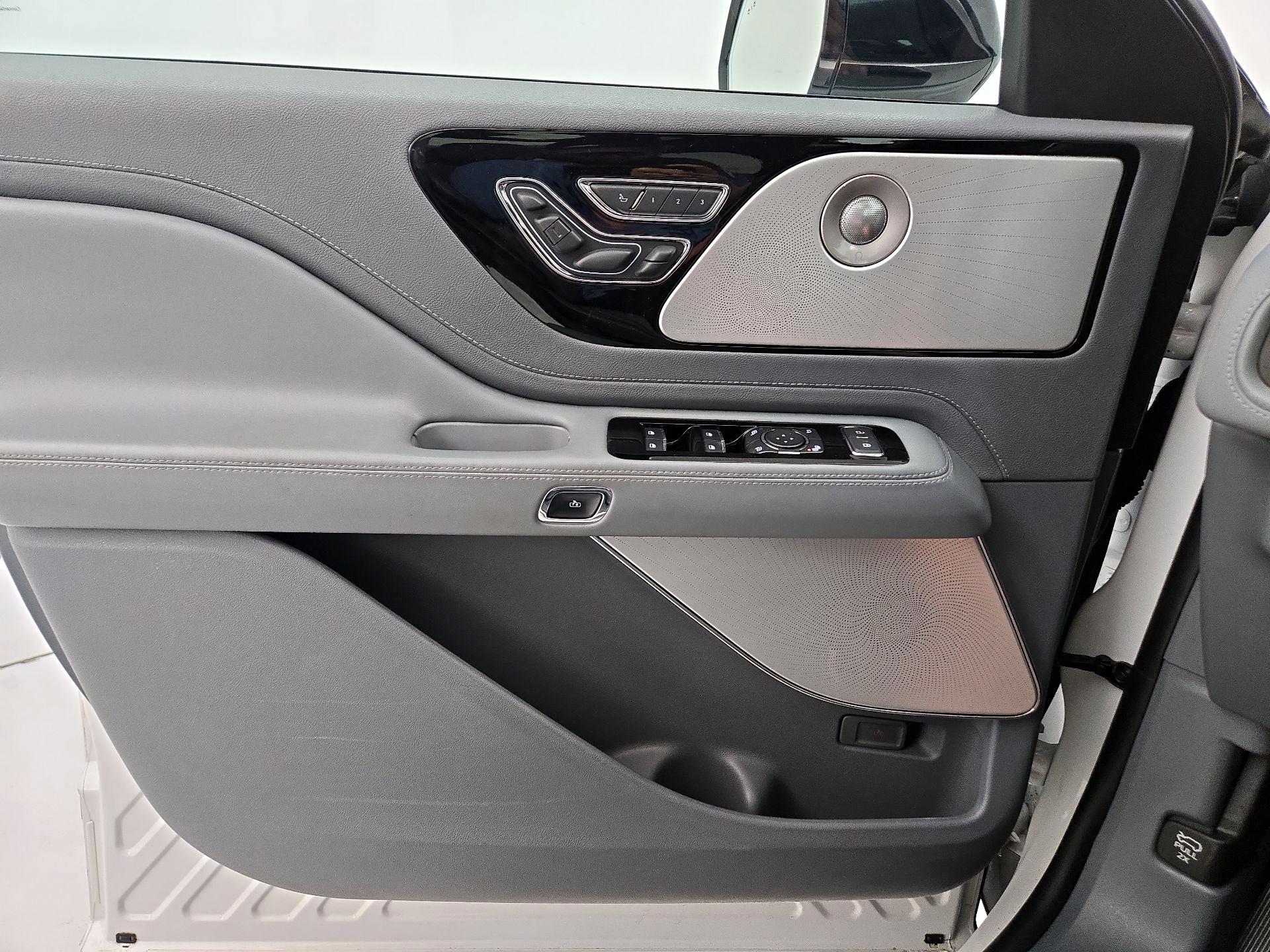 Thumbnail: 2020 Lincoln Aviator - 12