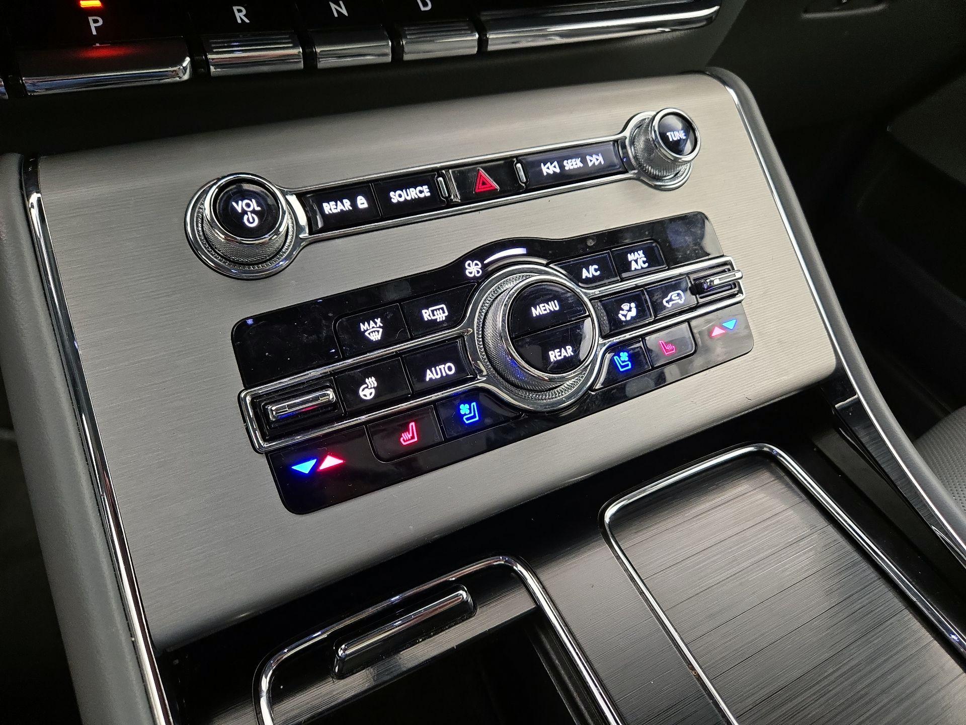 Thumbnail: 2020 Lincoln Aviator - 17