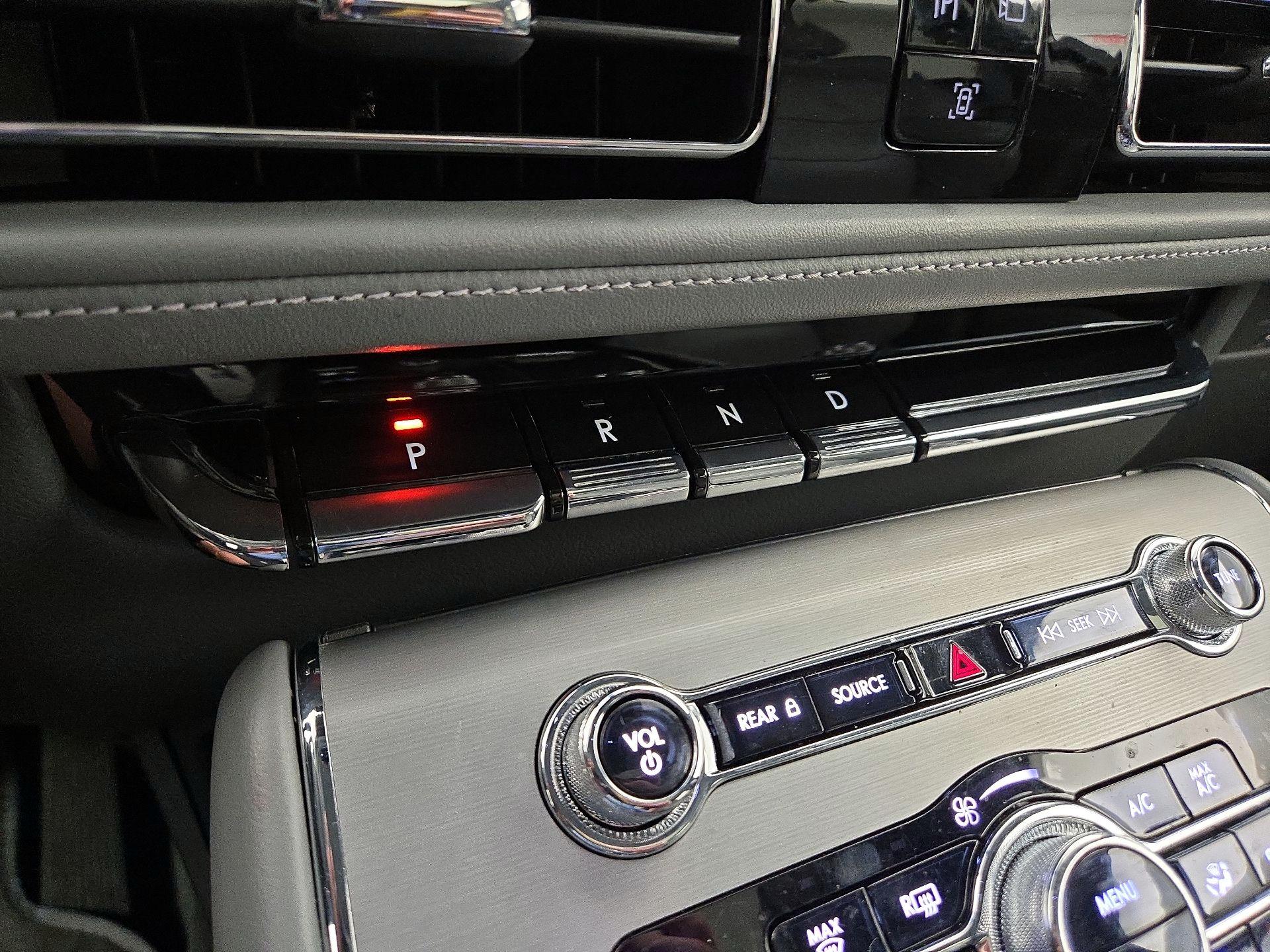 Thumbnail: 2020 Lincoln Aviator - 18