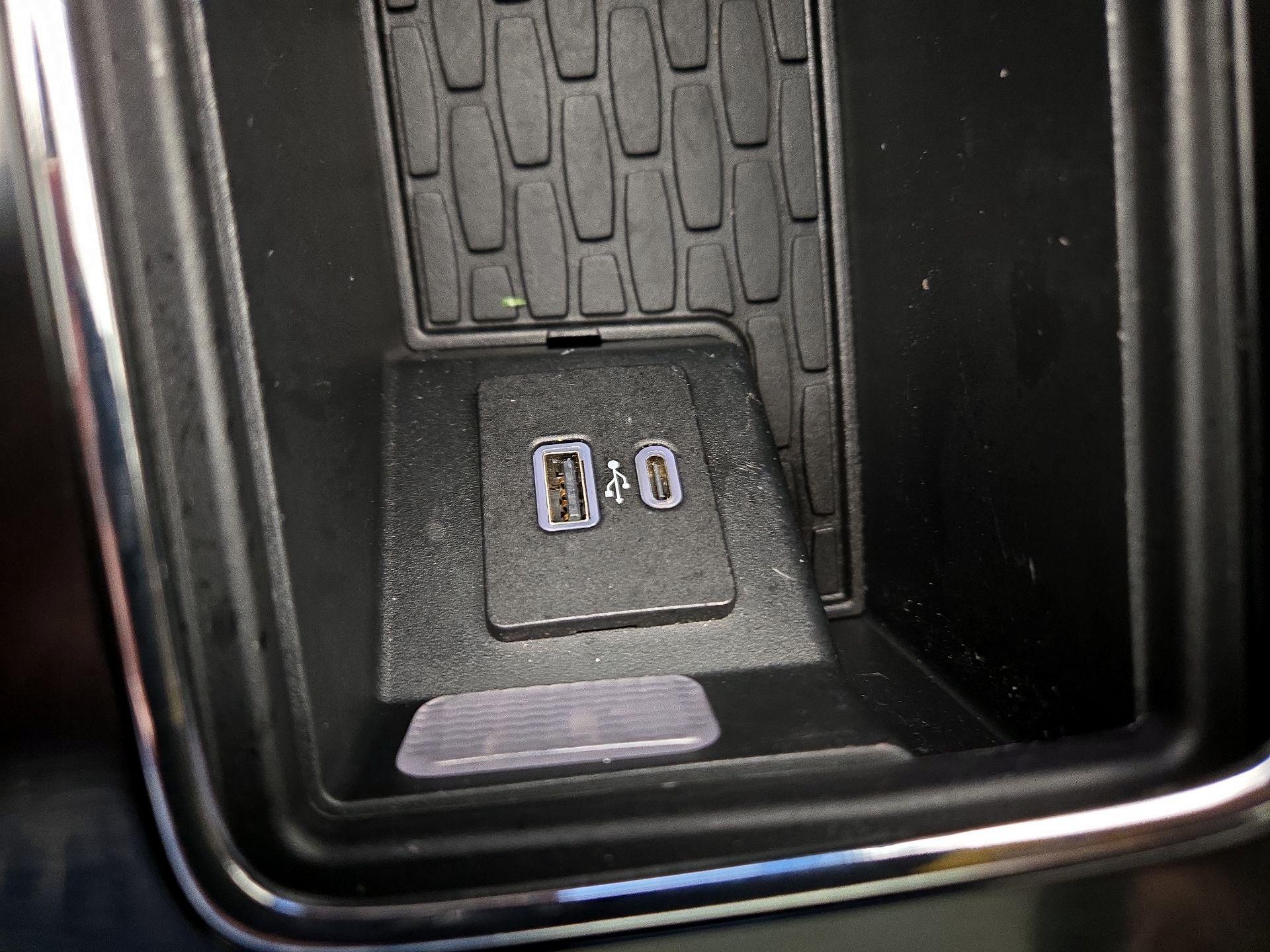 Thumbnail: 2020 Lincoln Aviator - 19