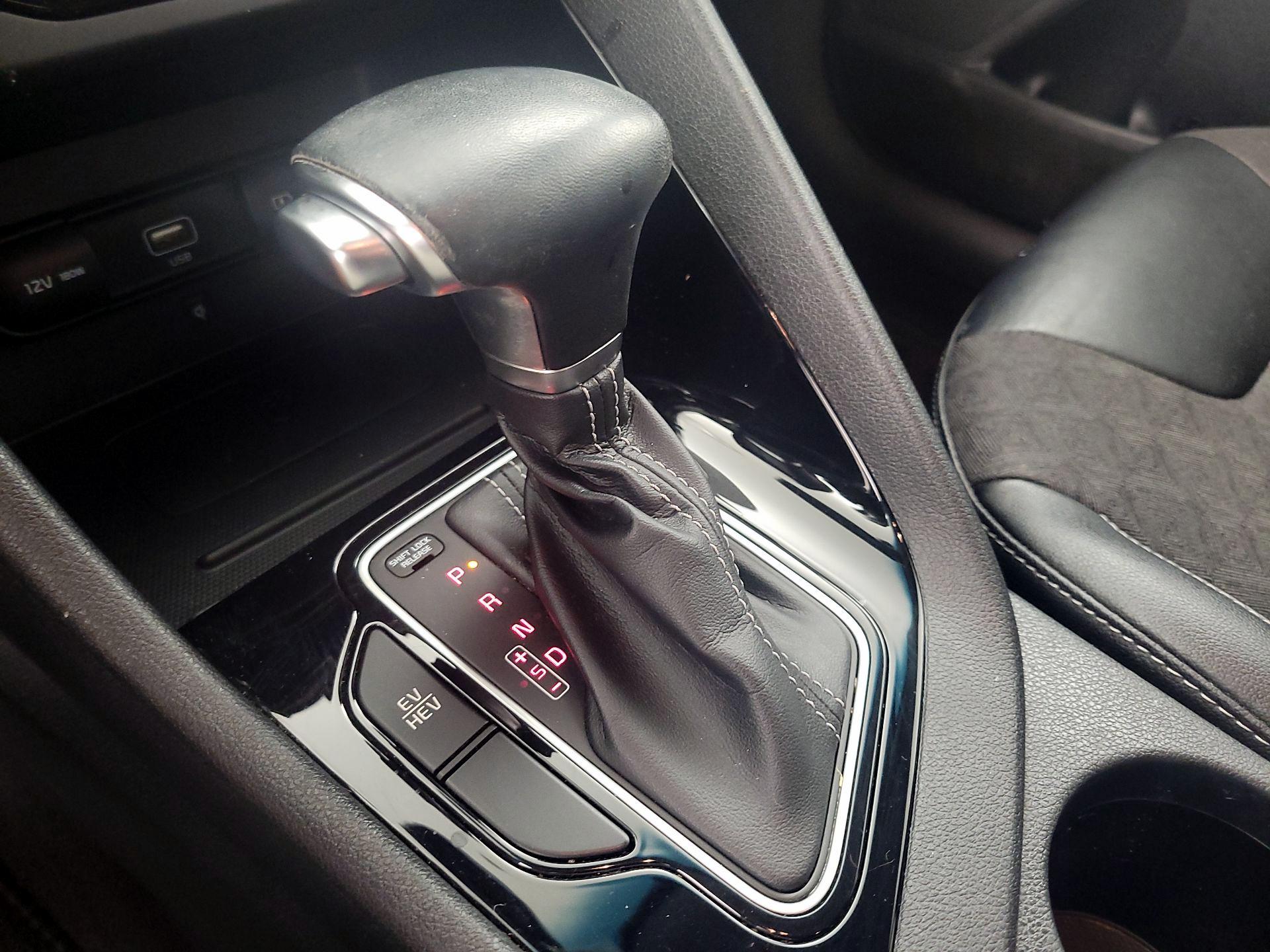 Thumbnail: 2022 Kia Niro - 17