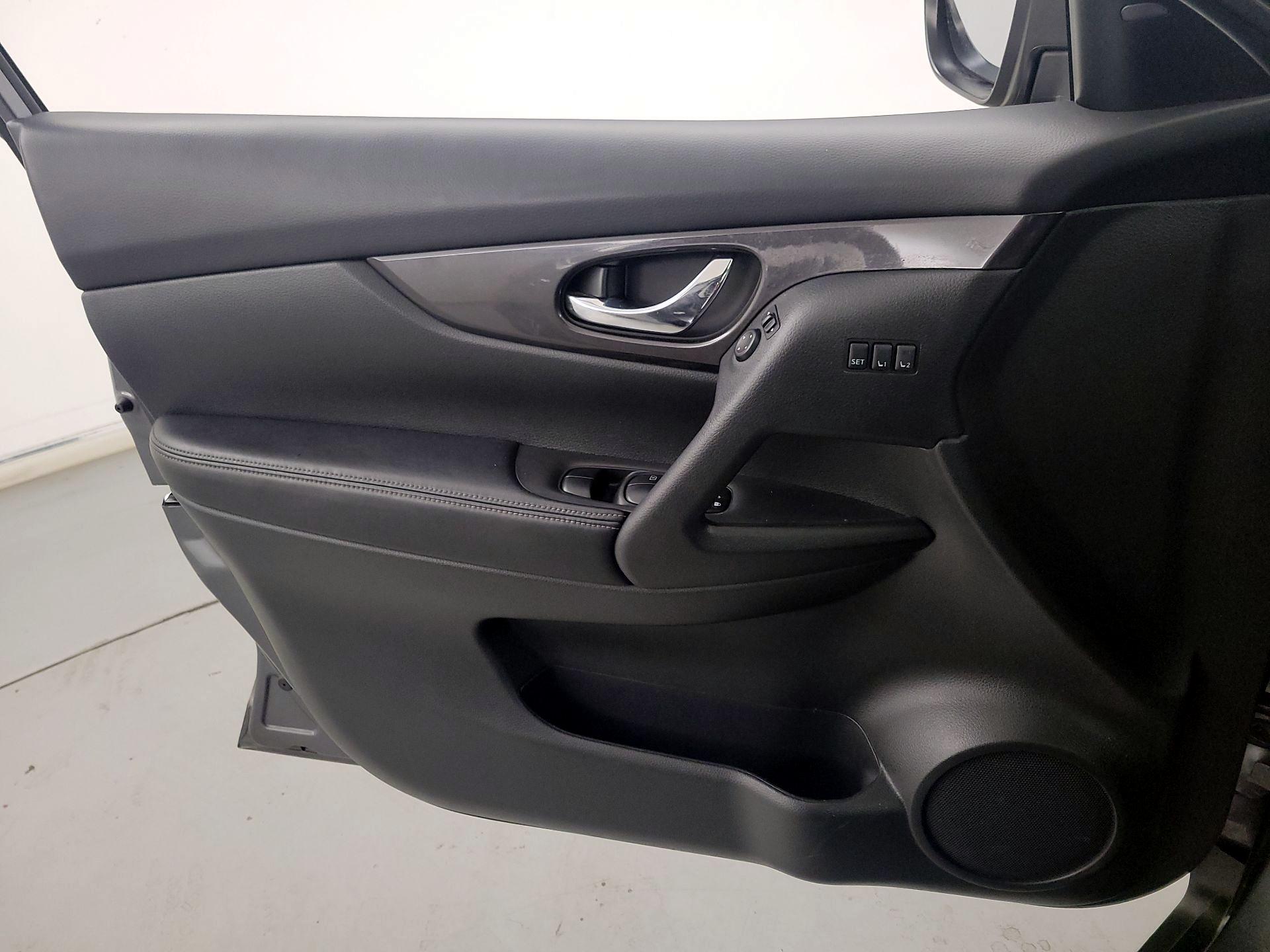 Thumbnail: 2019 Nissan Rogue - 12