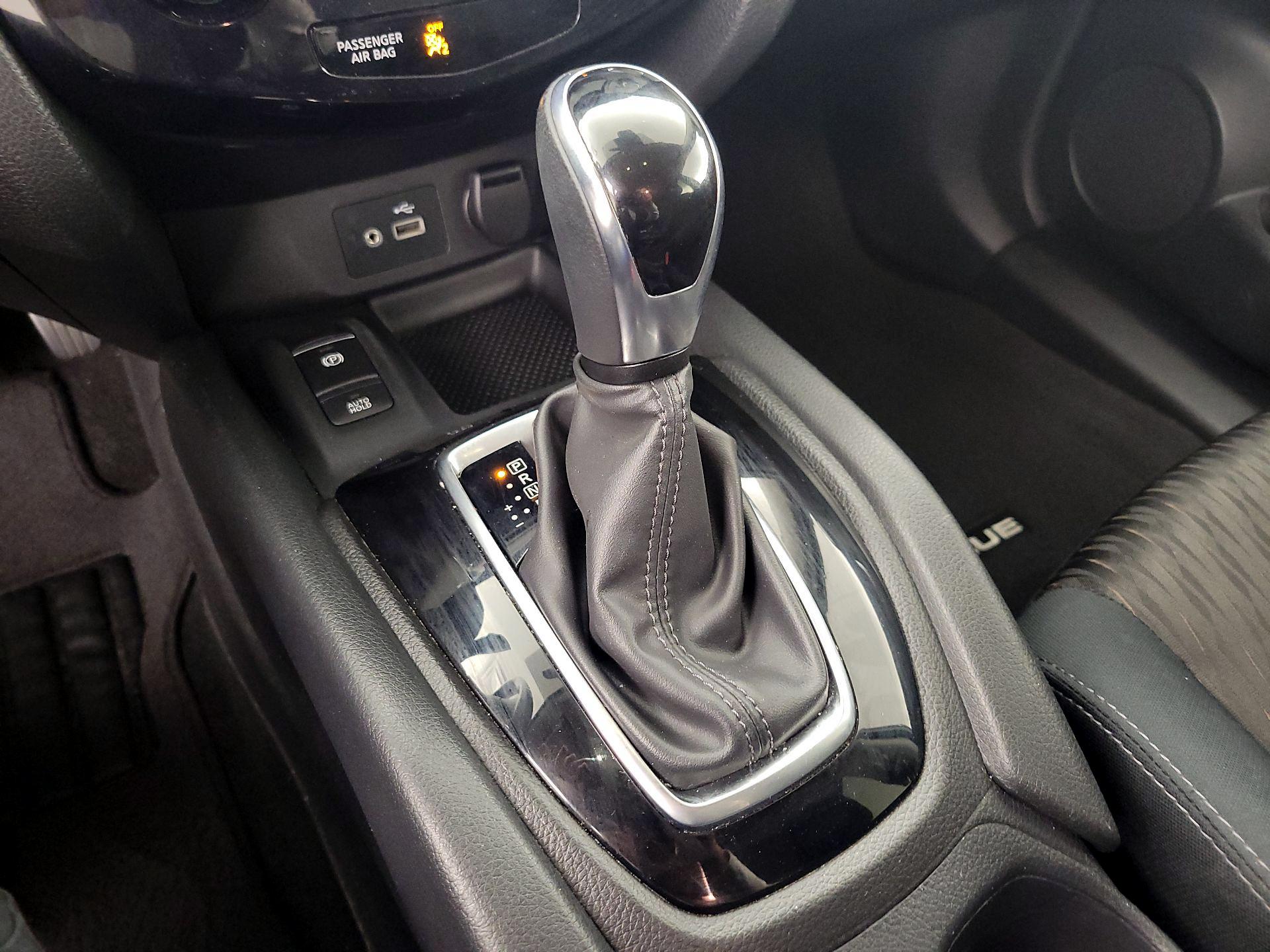 Thumbnail: 2019 Nissan Rogue - 18