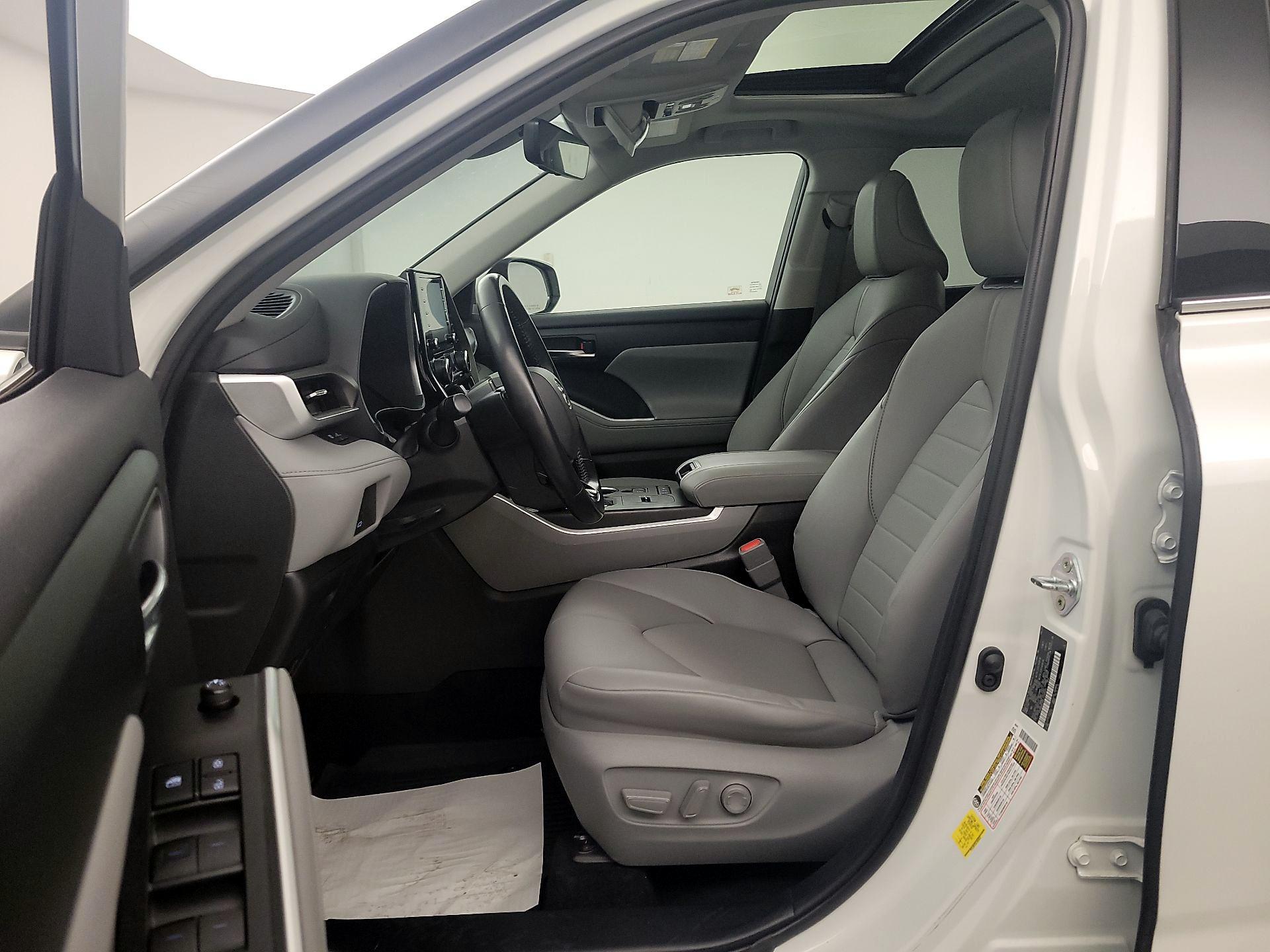 Thumbnail: 2020 Toyota Highlander - 11