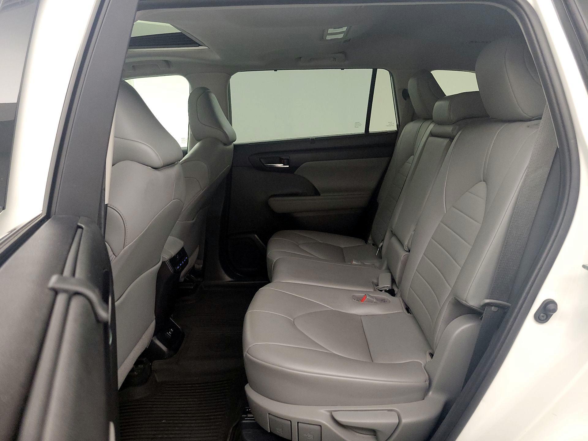 Thumbnail: 2020 Toyota Highlander - 20