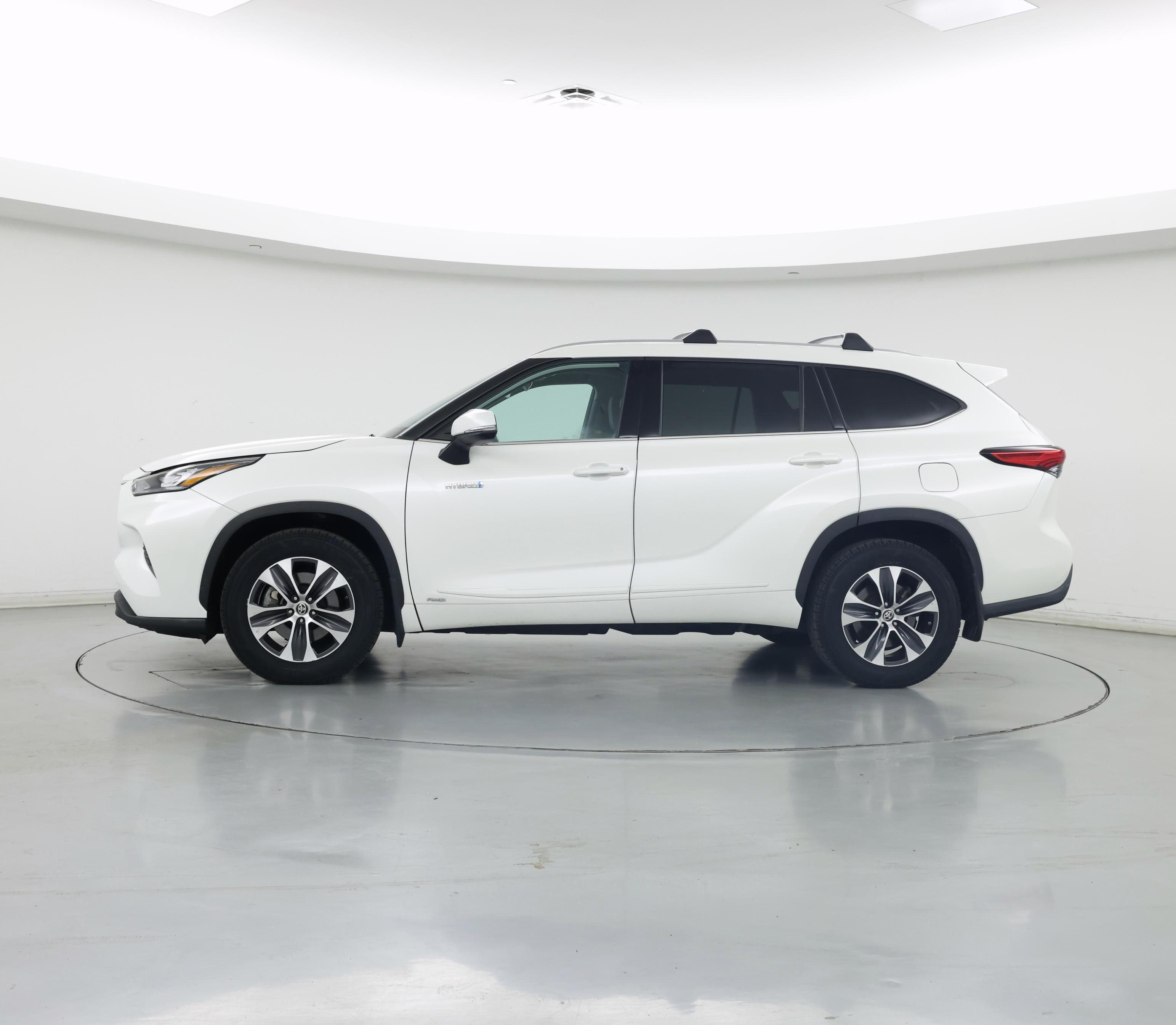 Thumbnail: 2020 Toyota Highlander - 3