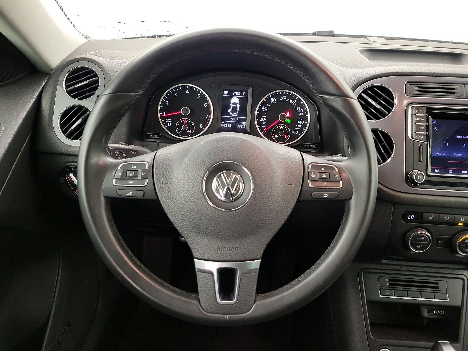 Thumbnail: 2016 Volkswagen Tiguan - 10