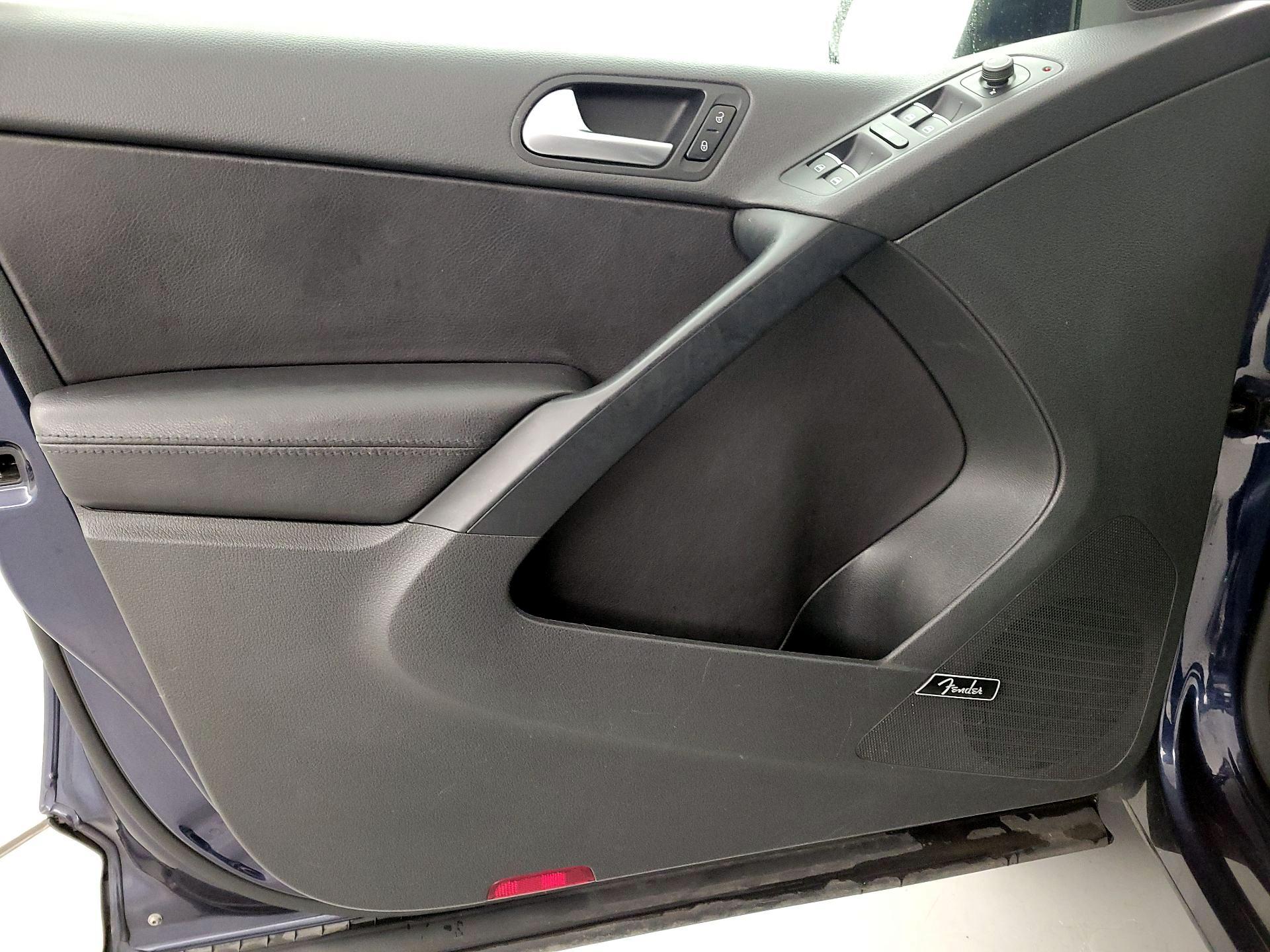 Thumbnail: 2016 Volkswagen Tiguan - 12