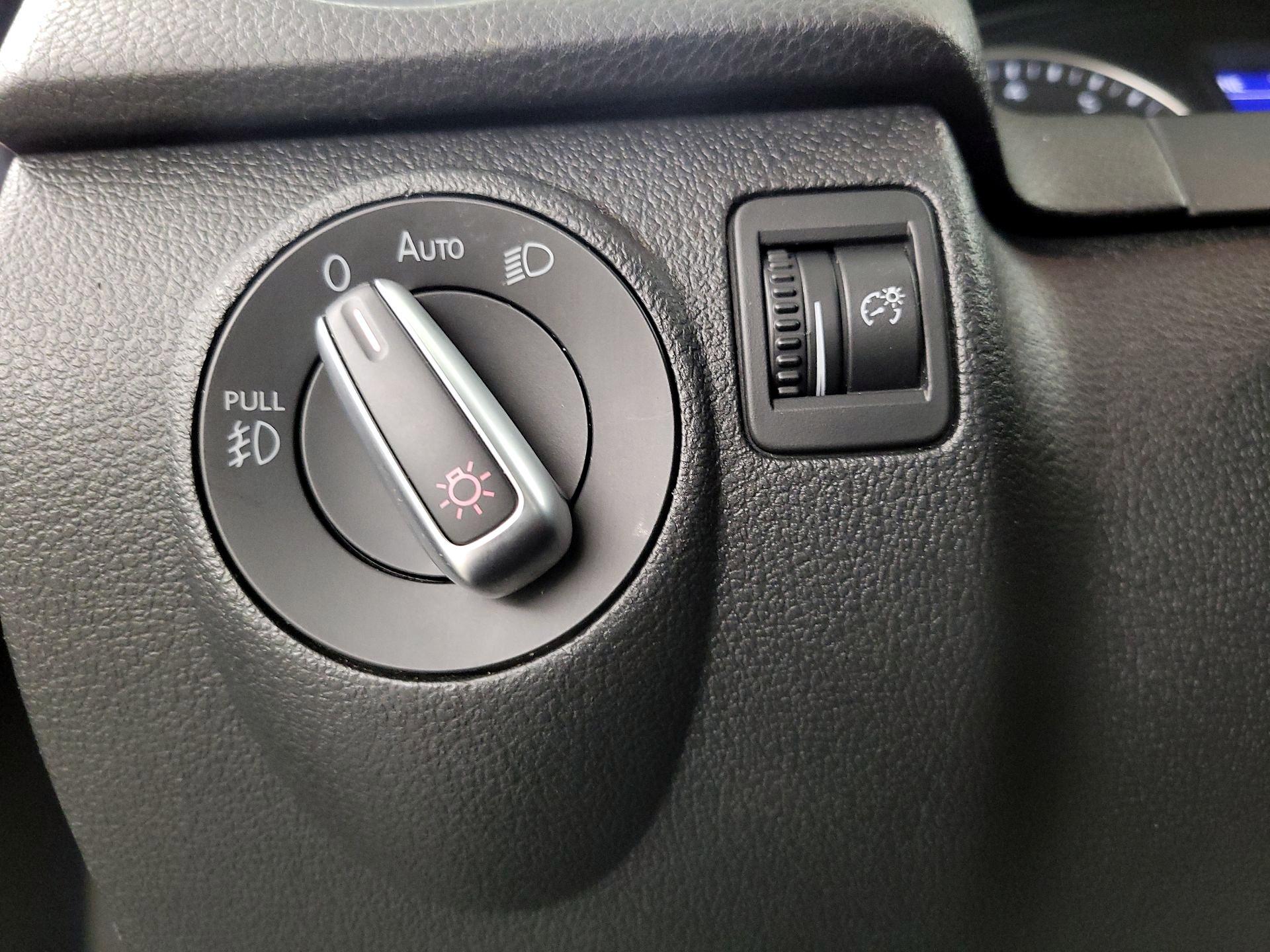 Thumbnail: 2016 Volkswagen Tiguan - 13