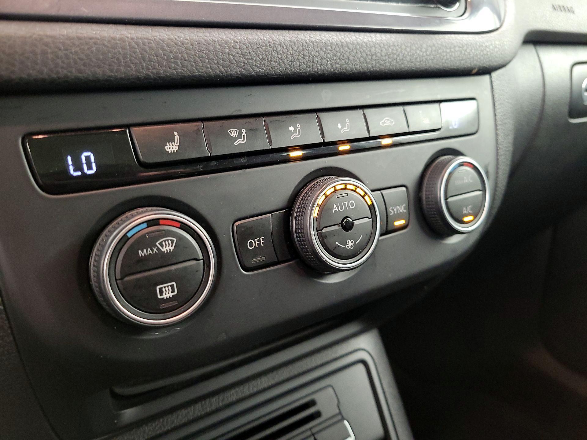 Thumbnail: 2016 Volkswagen Tiguan - 17