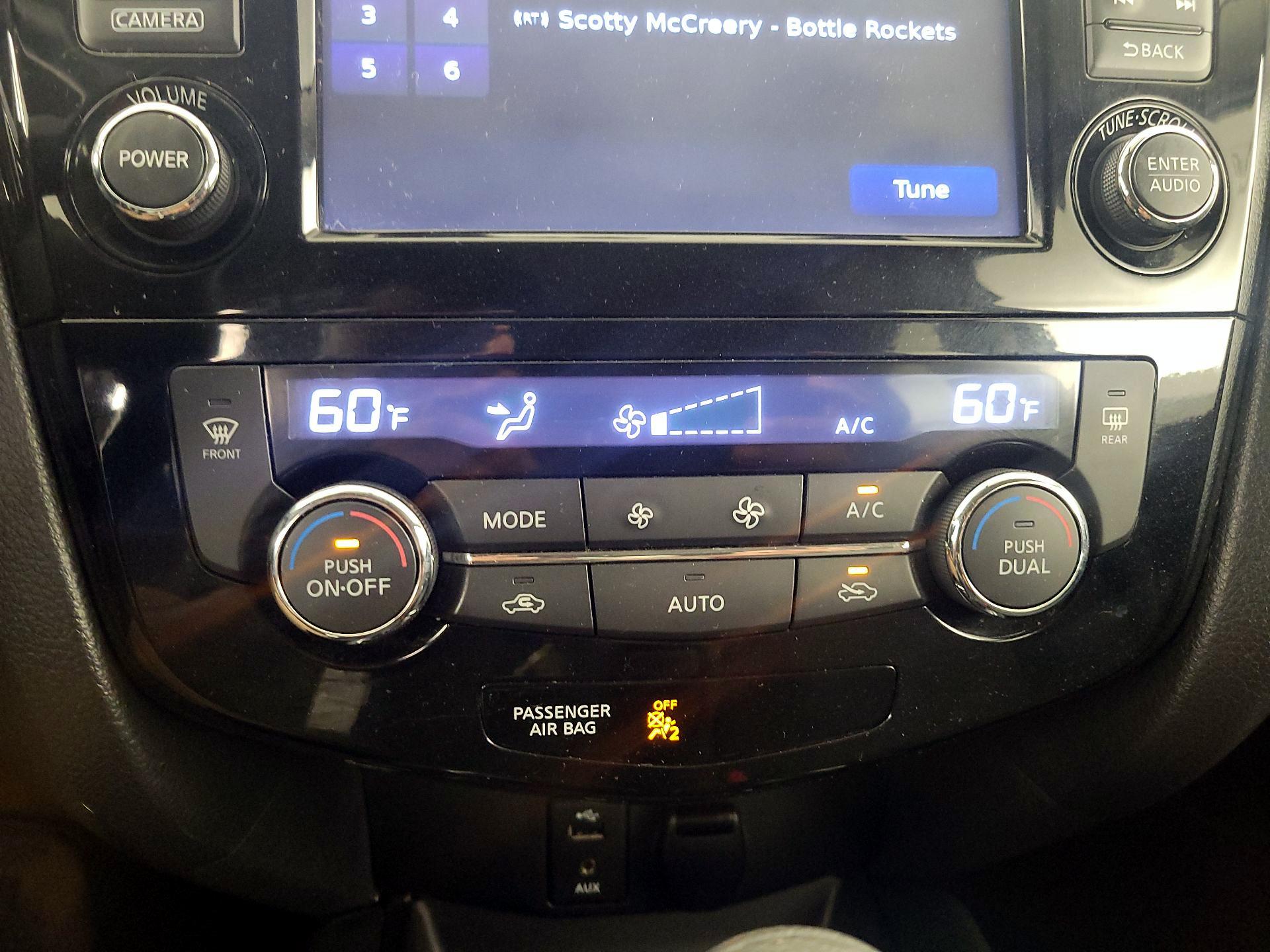 Thumbnail: 2016 Nissan Rogue - 17