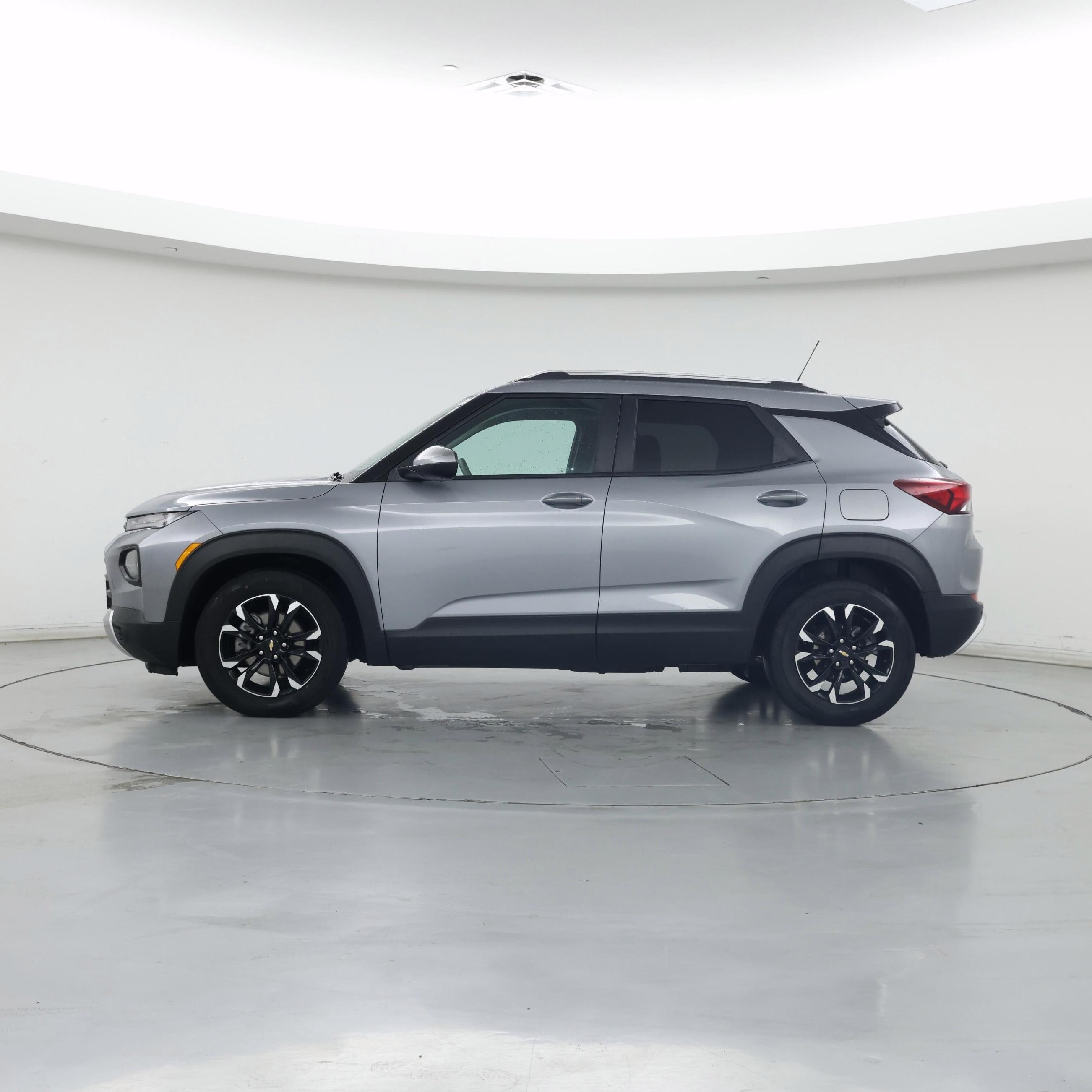 Thumbnail: 2023 Chevrolet TrailBlazer - 3