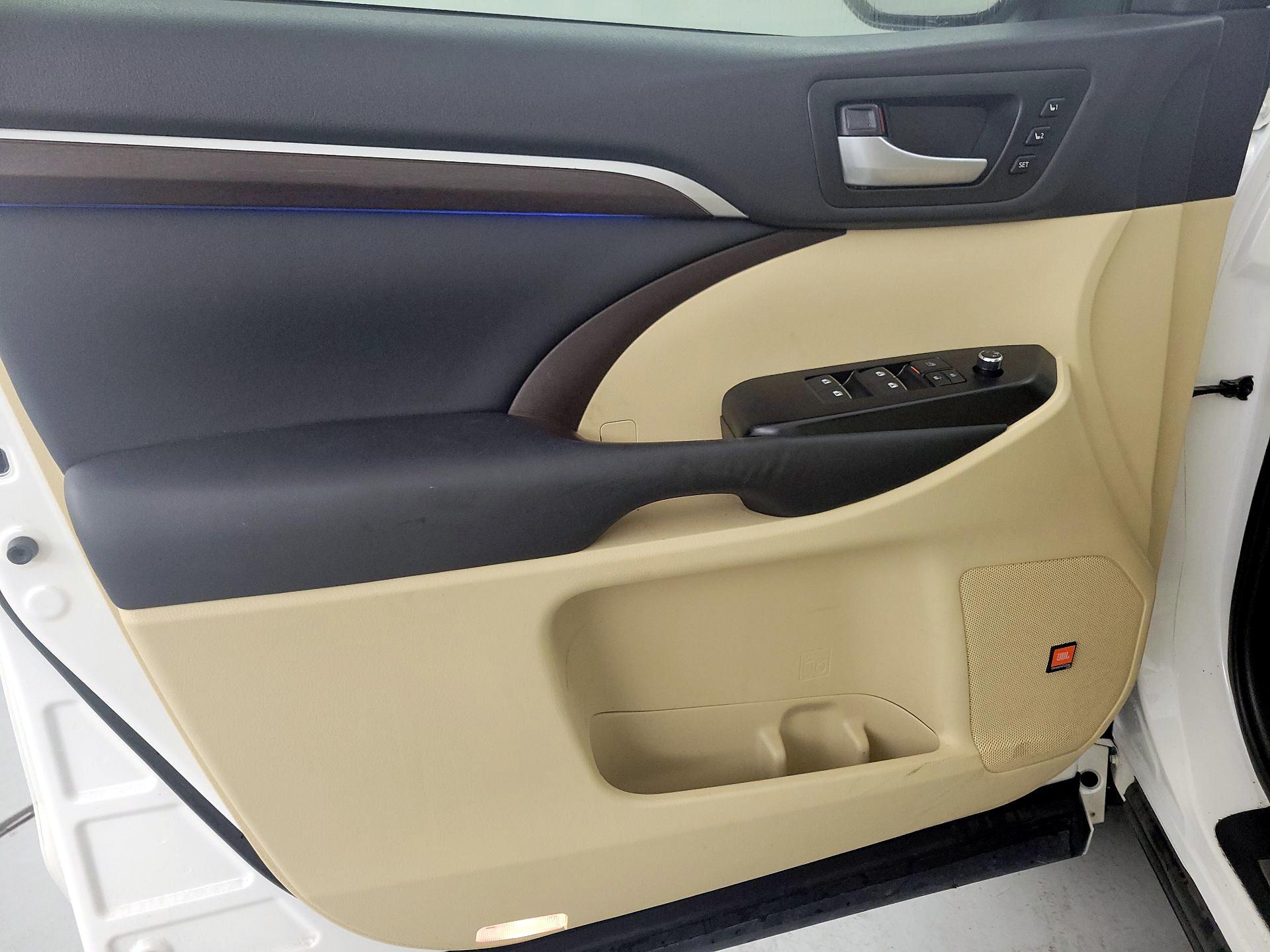 Thumbnail: 2014 Toyota Highlander - 12