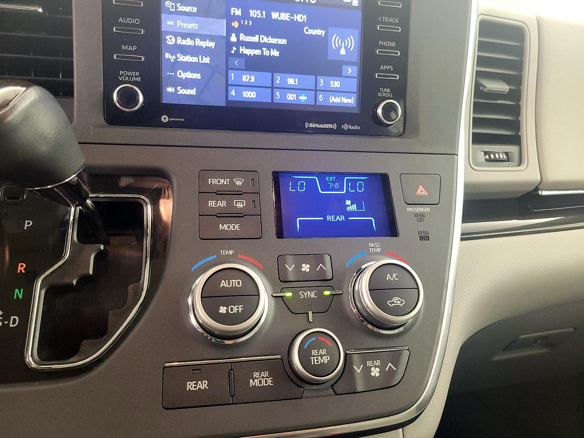 Thumbnail: 2019 Toyota Sienna - 17