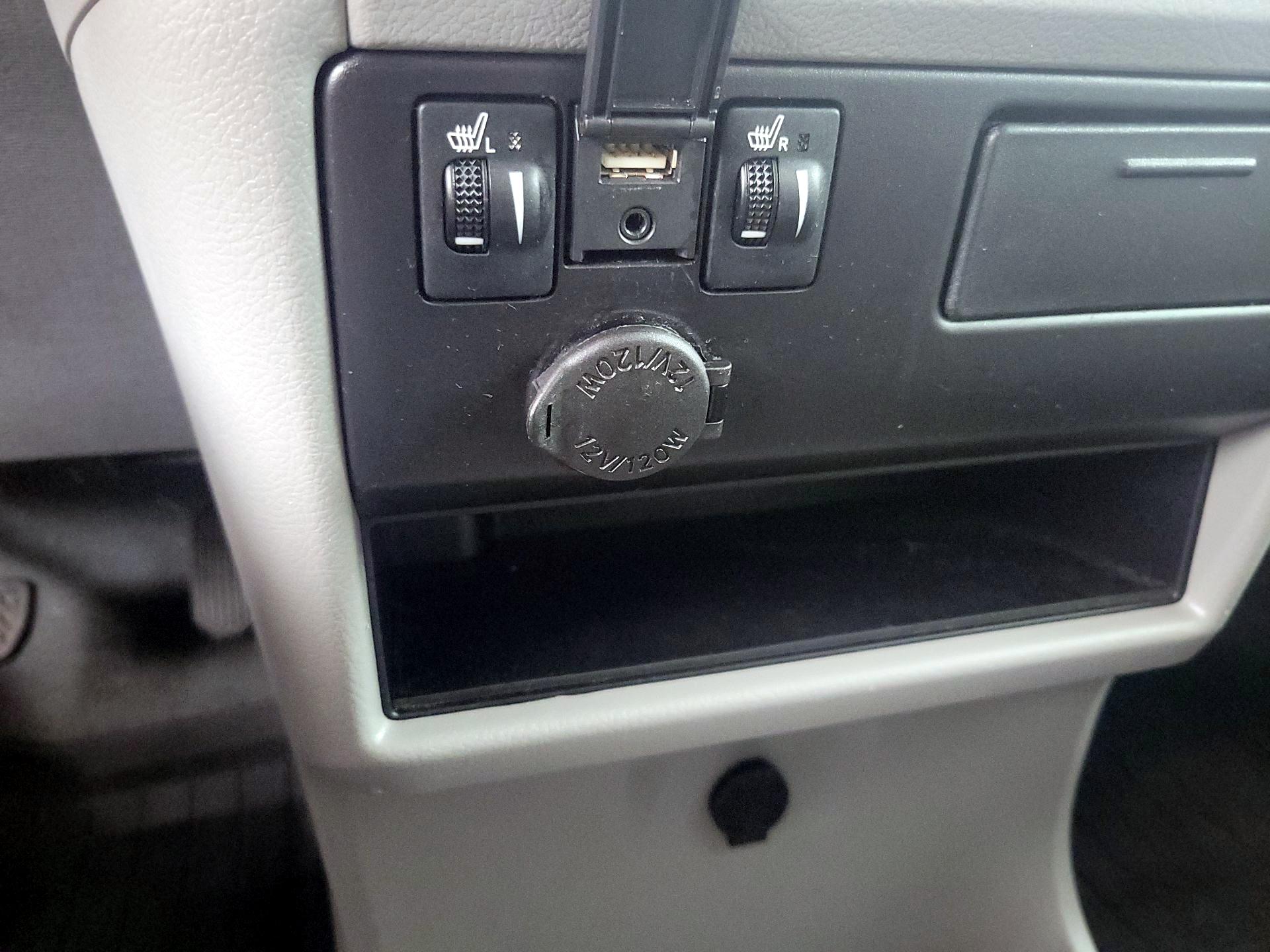 Thumbnail: 2019 Toyota Sienna - 19
