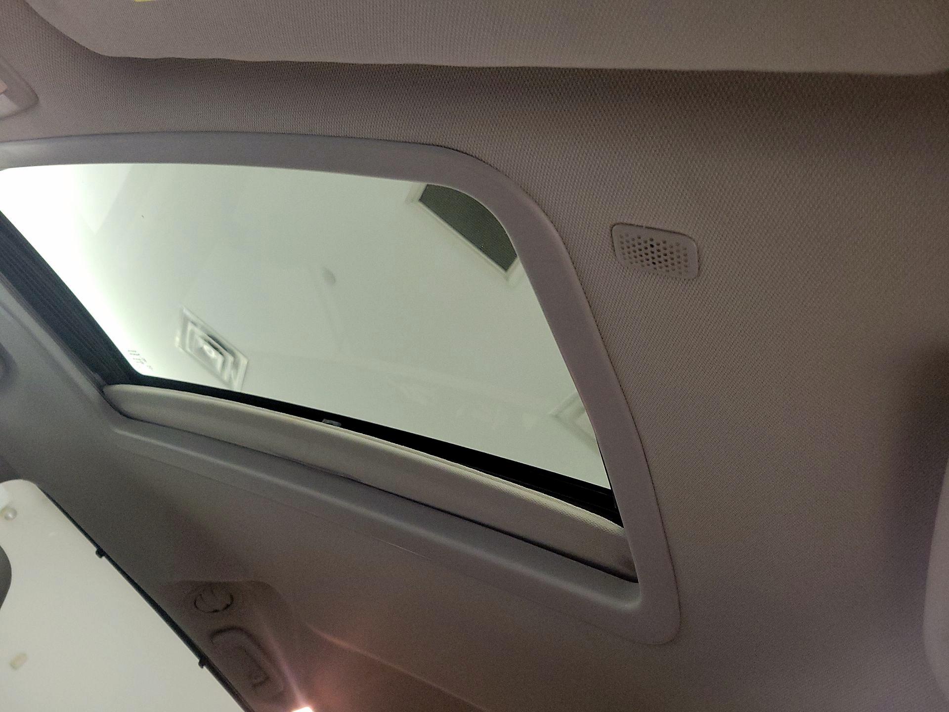 Thumbnail: 2019 Toyota Sienna - 20