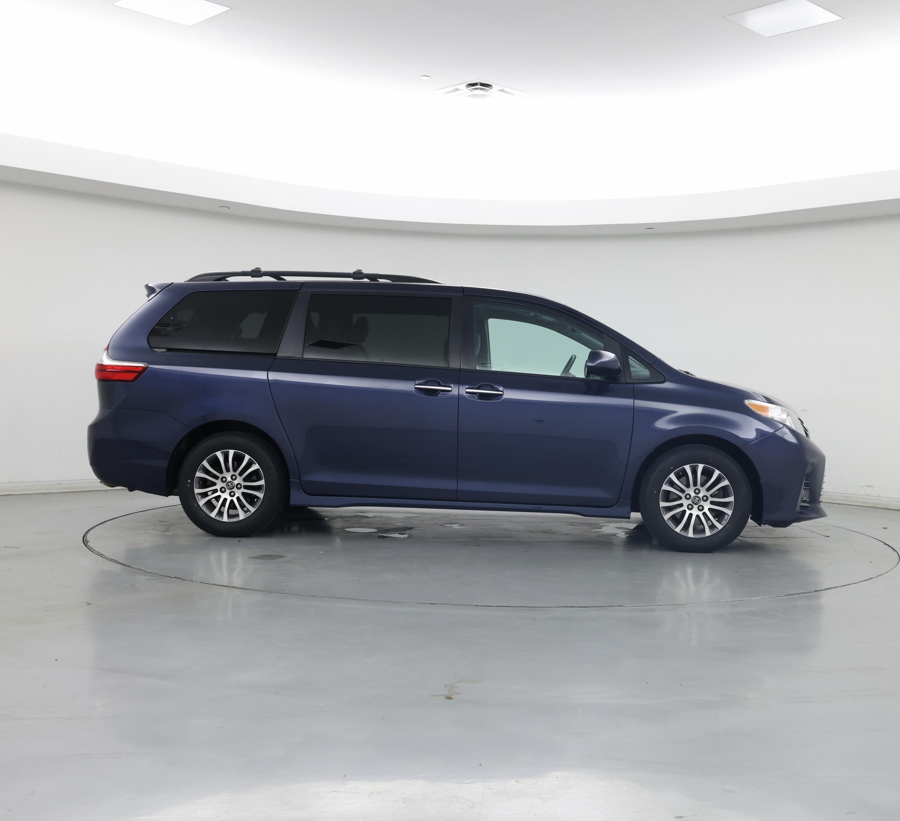 Thumbnail: 2019 Toyota Sienna - 7