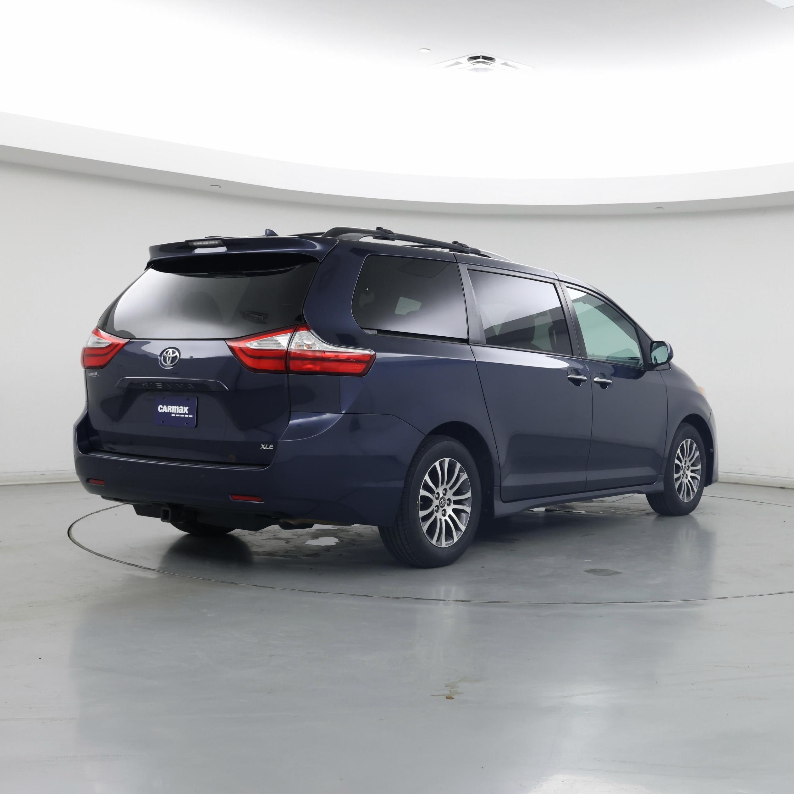 Thumbnail: 2019 Toyota Sienna - 8