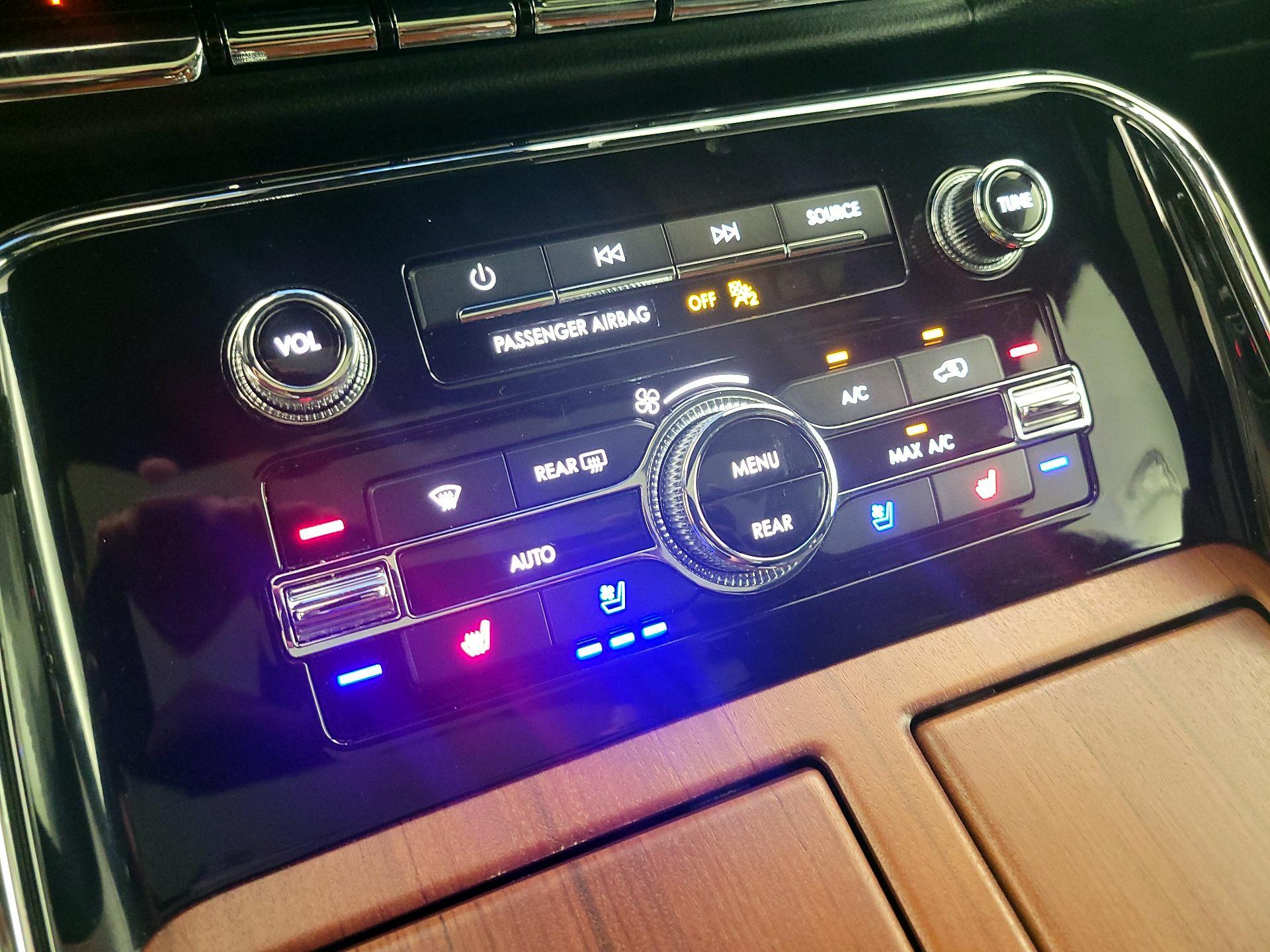 Thumbnail: 2020 Lincoln Navigator - 17