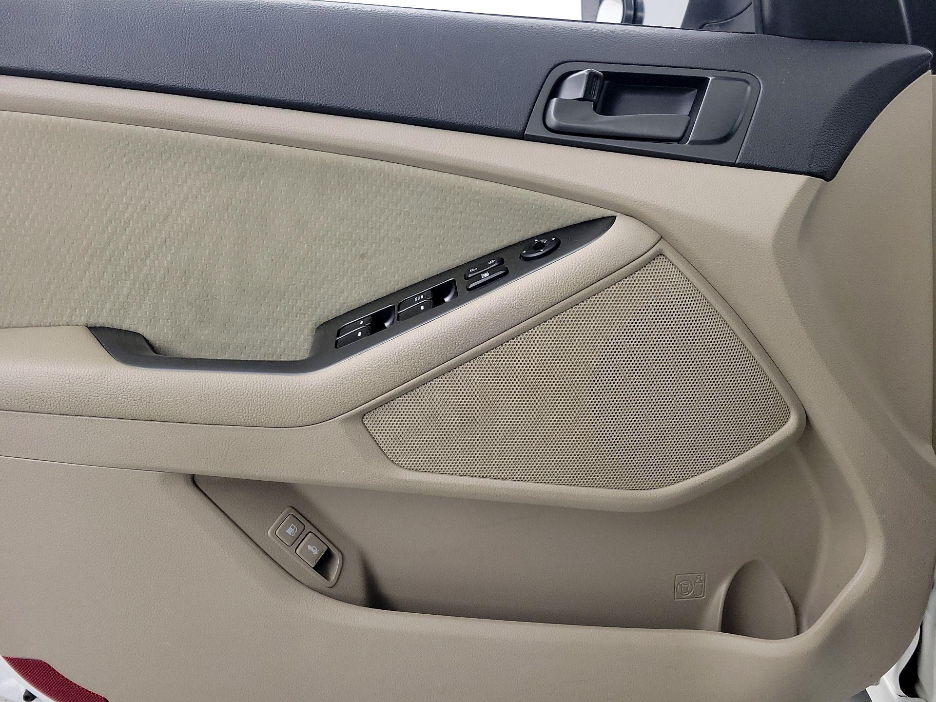 Thumbnail: 2015 Kia Optima - 12