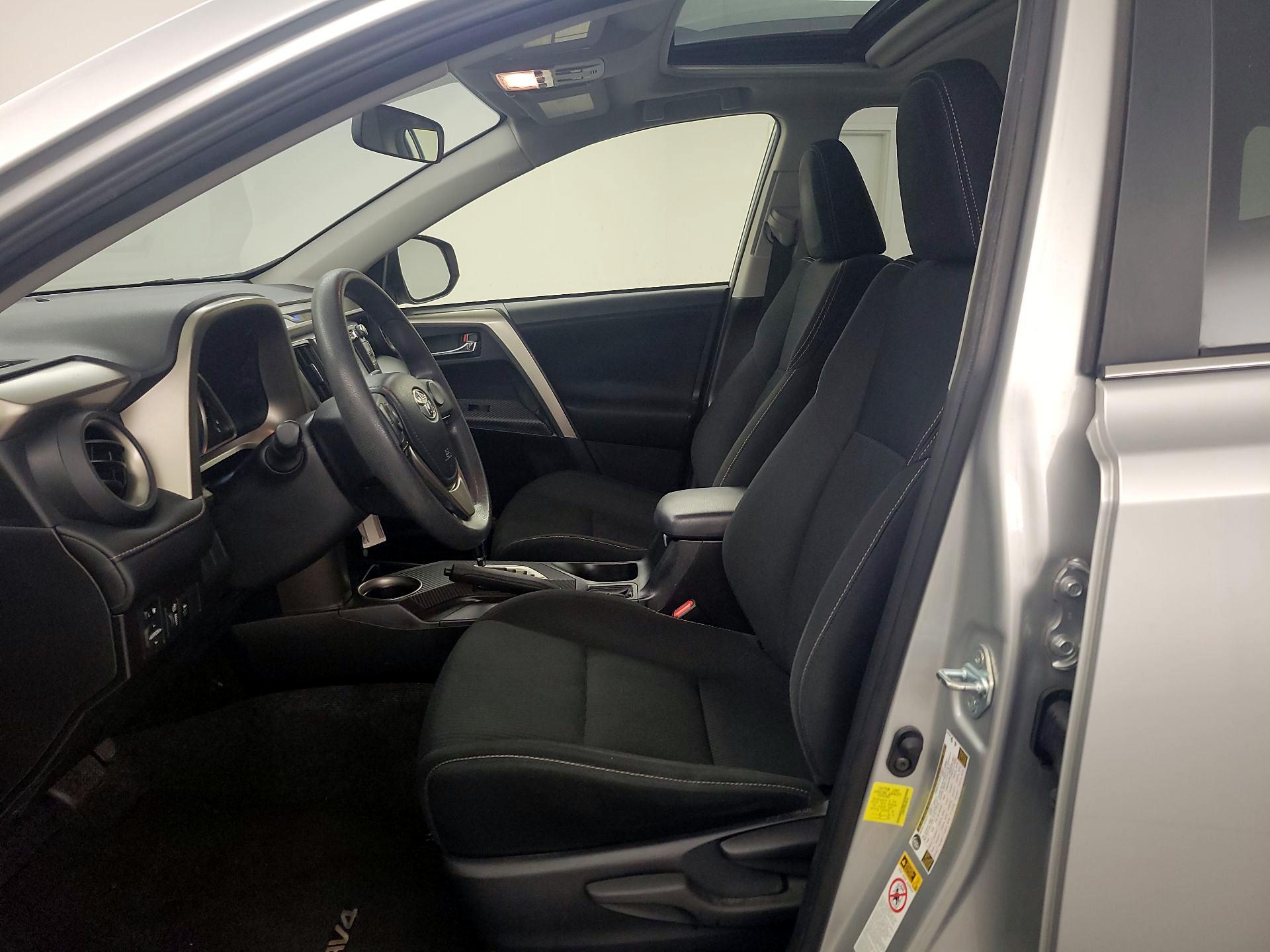 Thumbnail: 2015 Toyota RAV4 - 11