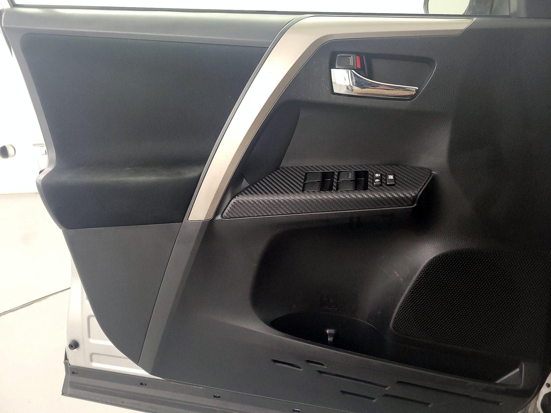 Thumbnail: 2015 Toyota RAV4 - 12