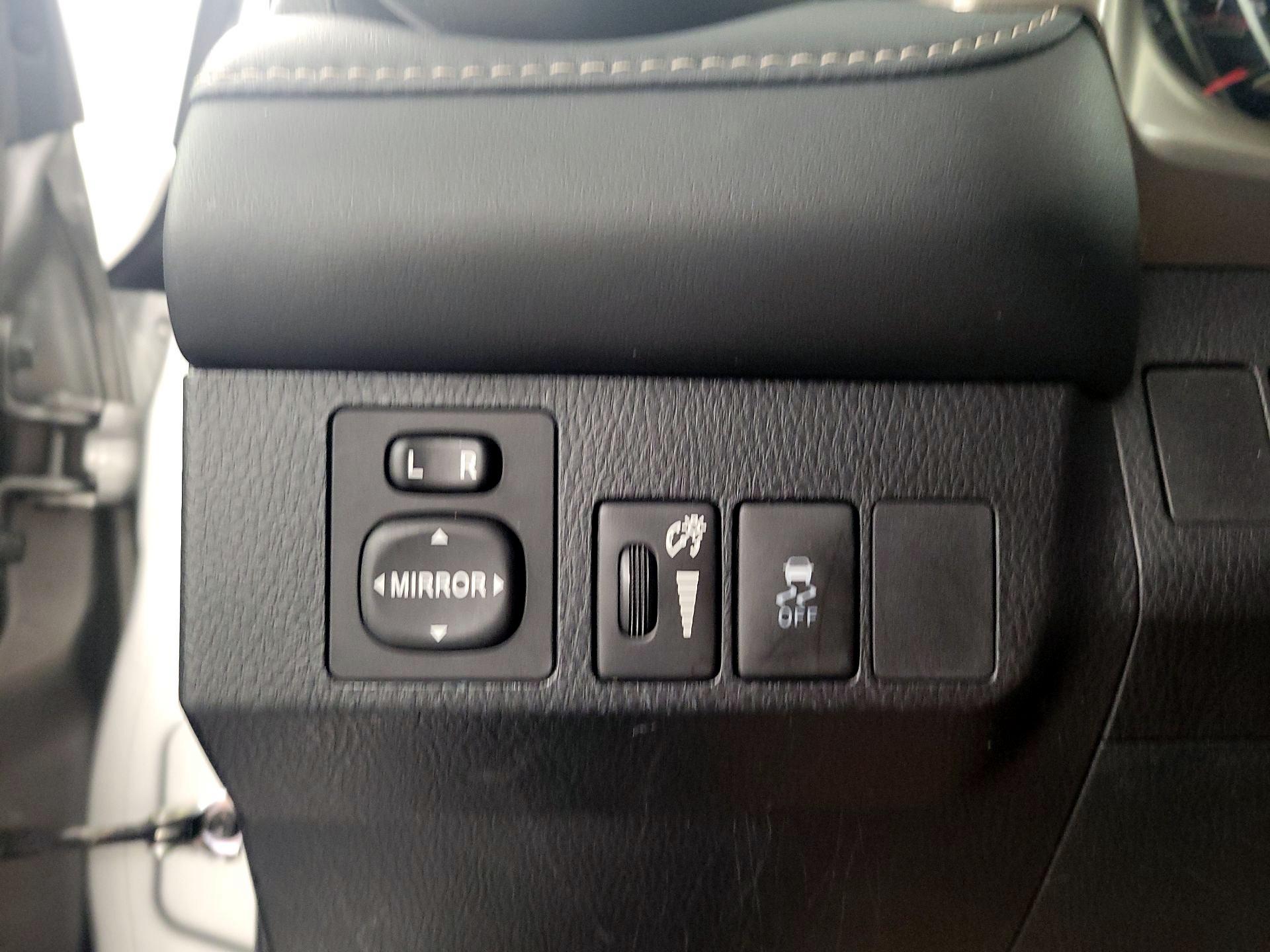 Thumbnail: 2015 Toyota RAV4 - 13