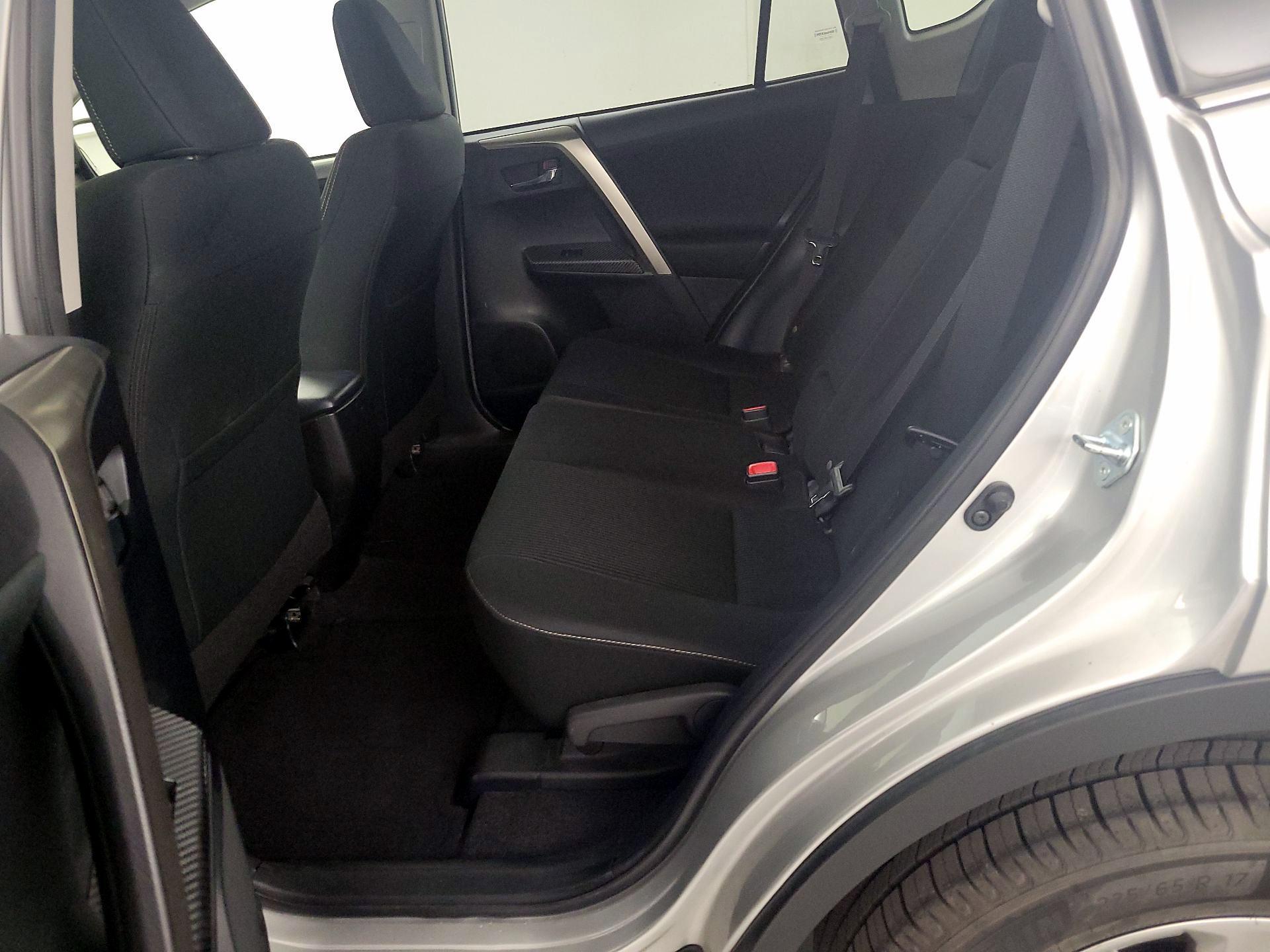 Thumbnail: 2015 Toyota RAV4 - 20