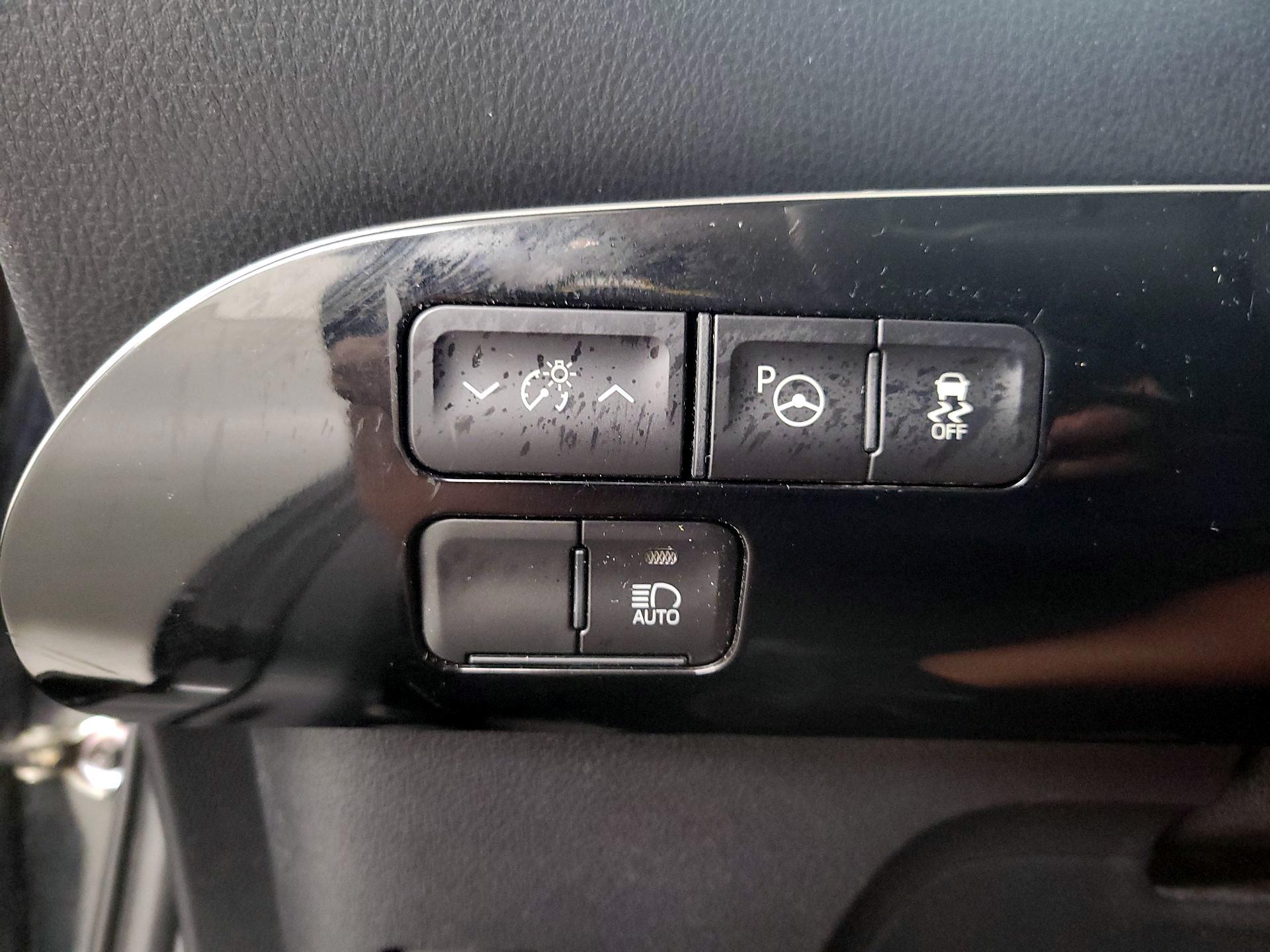 Thumbnail: 2021 Toyota Prius - 13