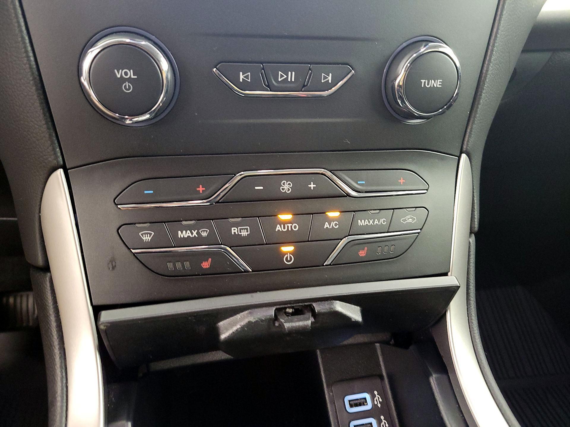 Thumbnail: 2019 Ford Edge - 17
