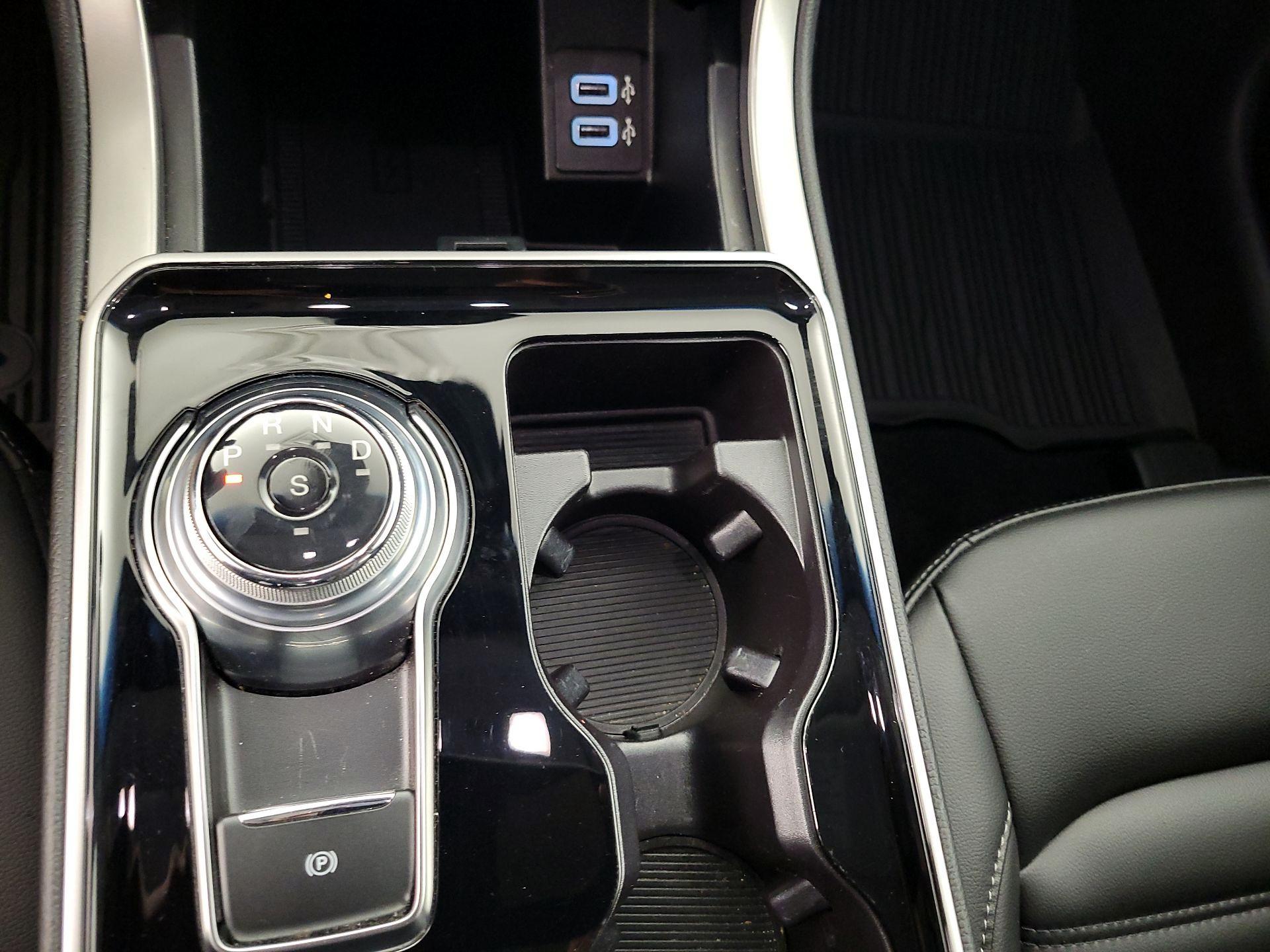 Thumbnail: 2019 Ford Edge - 18