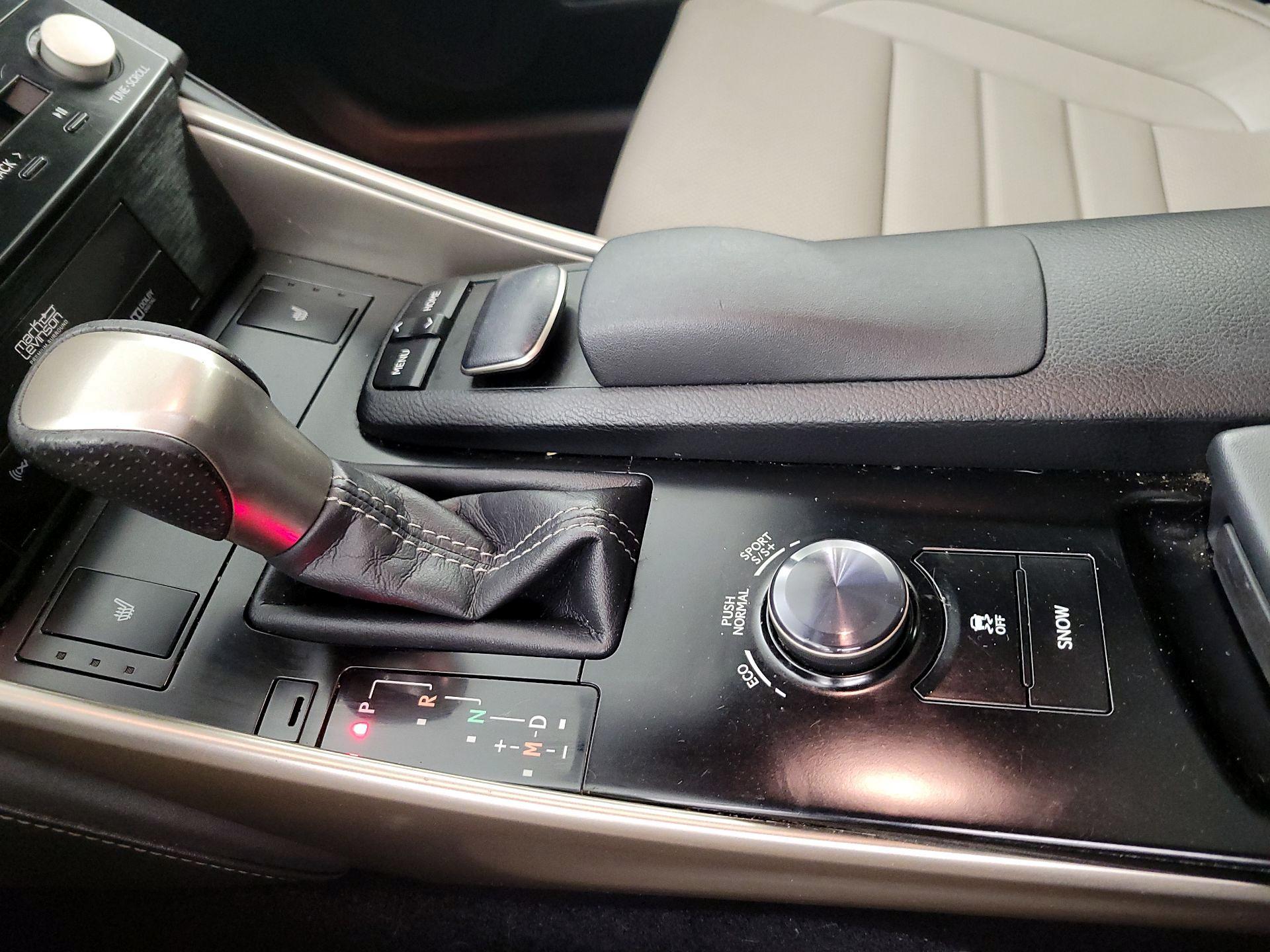 Thumbnail: 2014 Lexus IS - 17