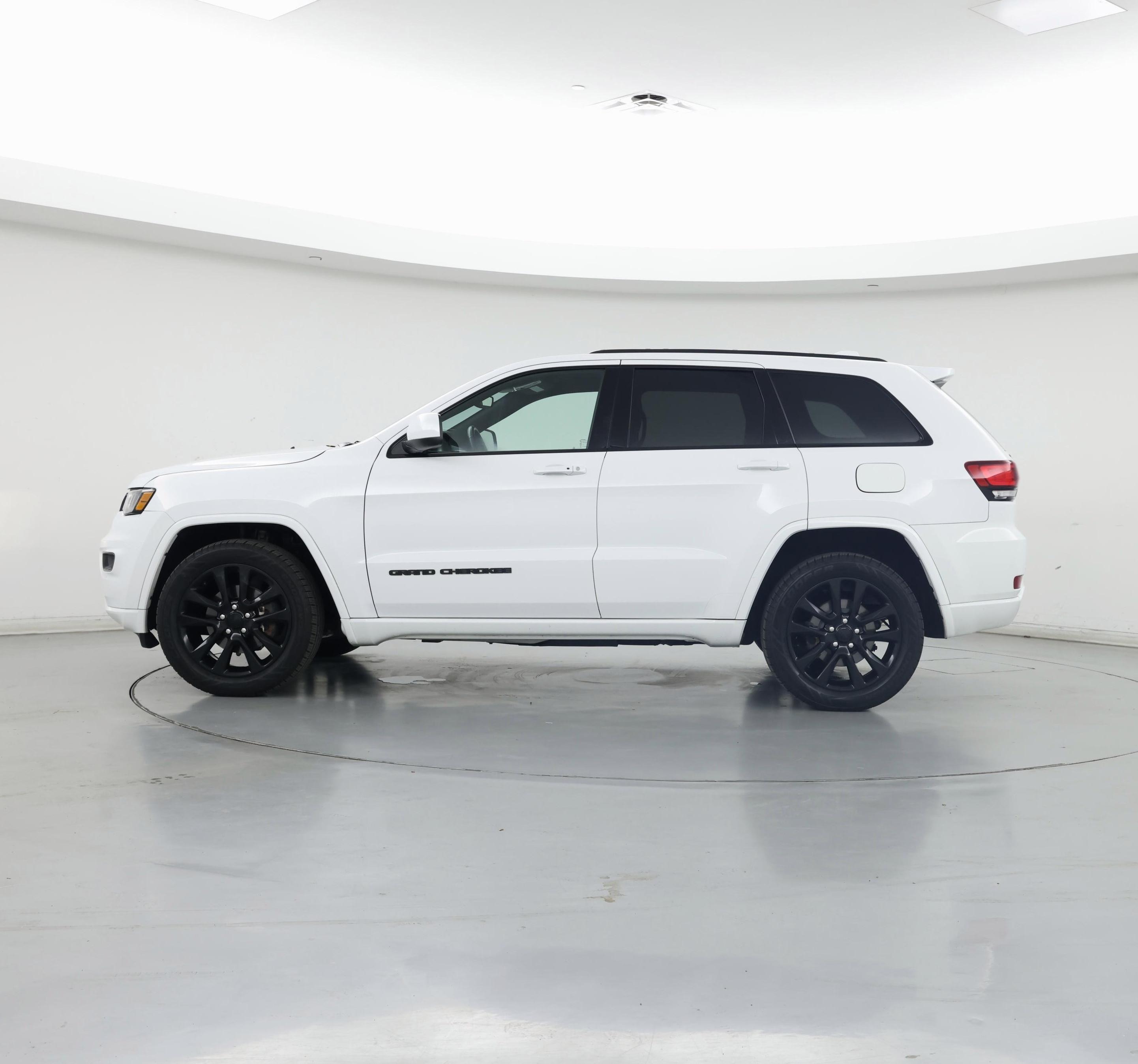 Thumbnail: 2018 Jeep Grand Cherokee - 3