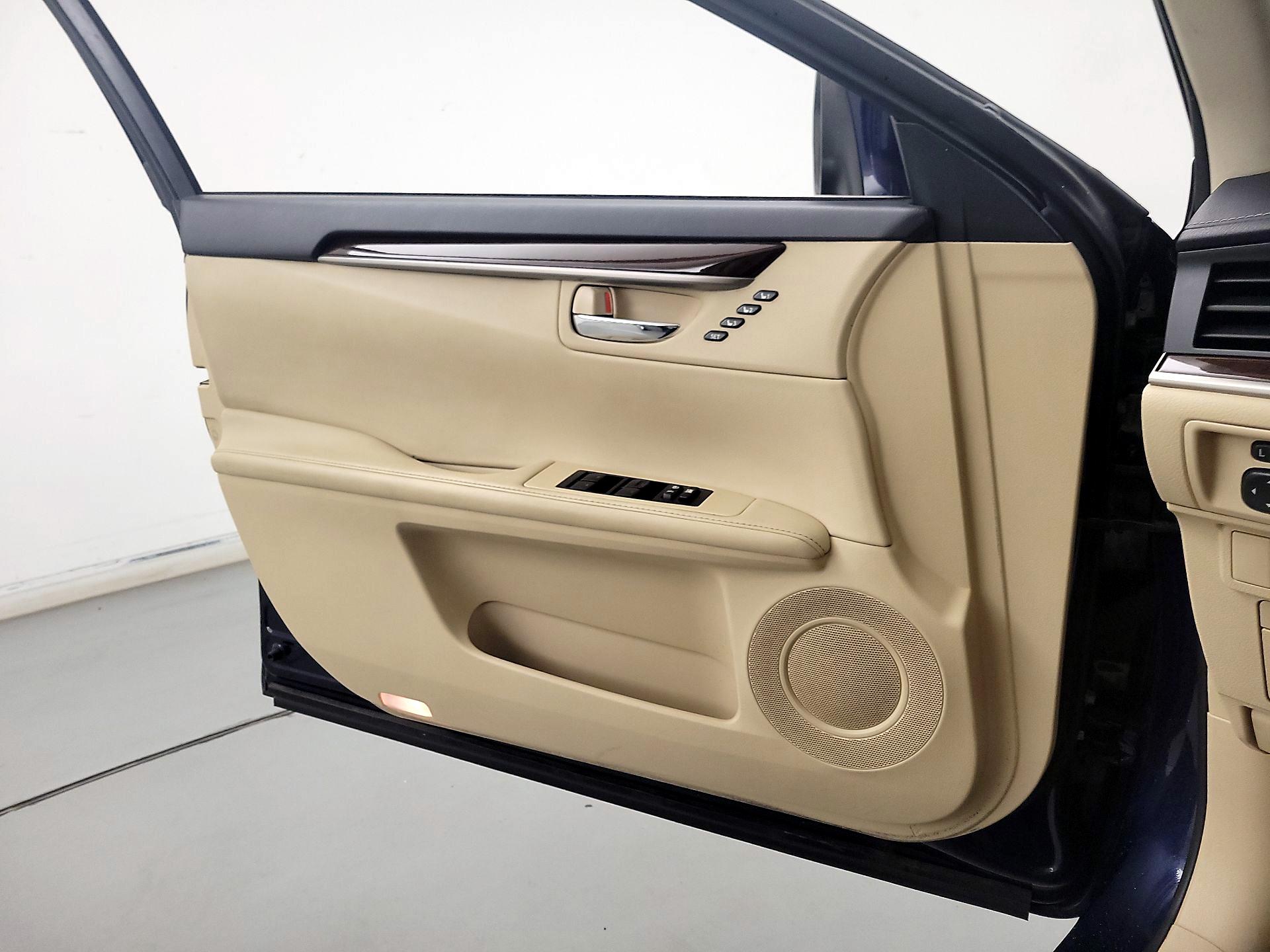 Thumbnail: 2015 Lexus ES - 12