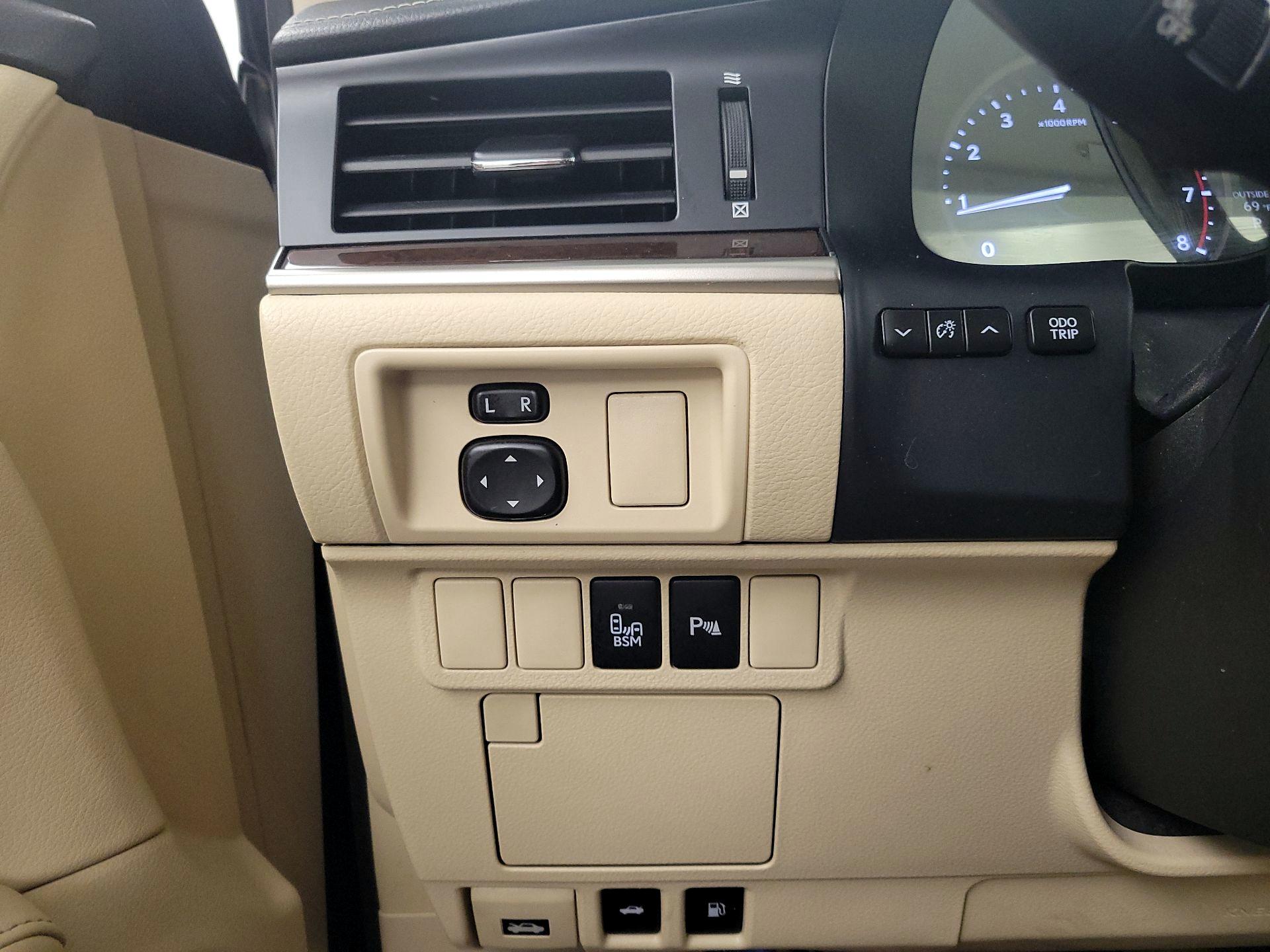 Thumbnail: 2015 Lexus ES - 13