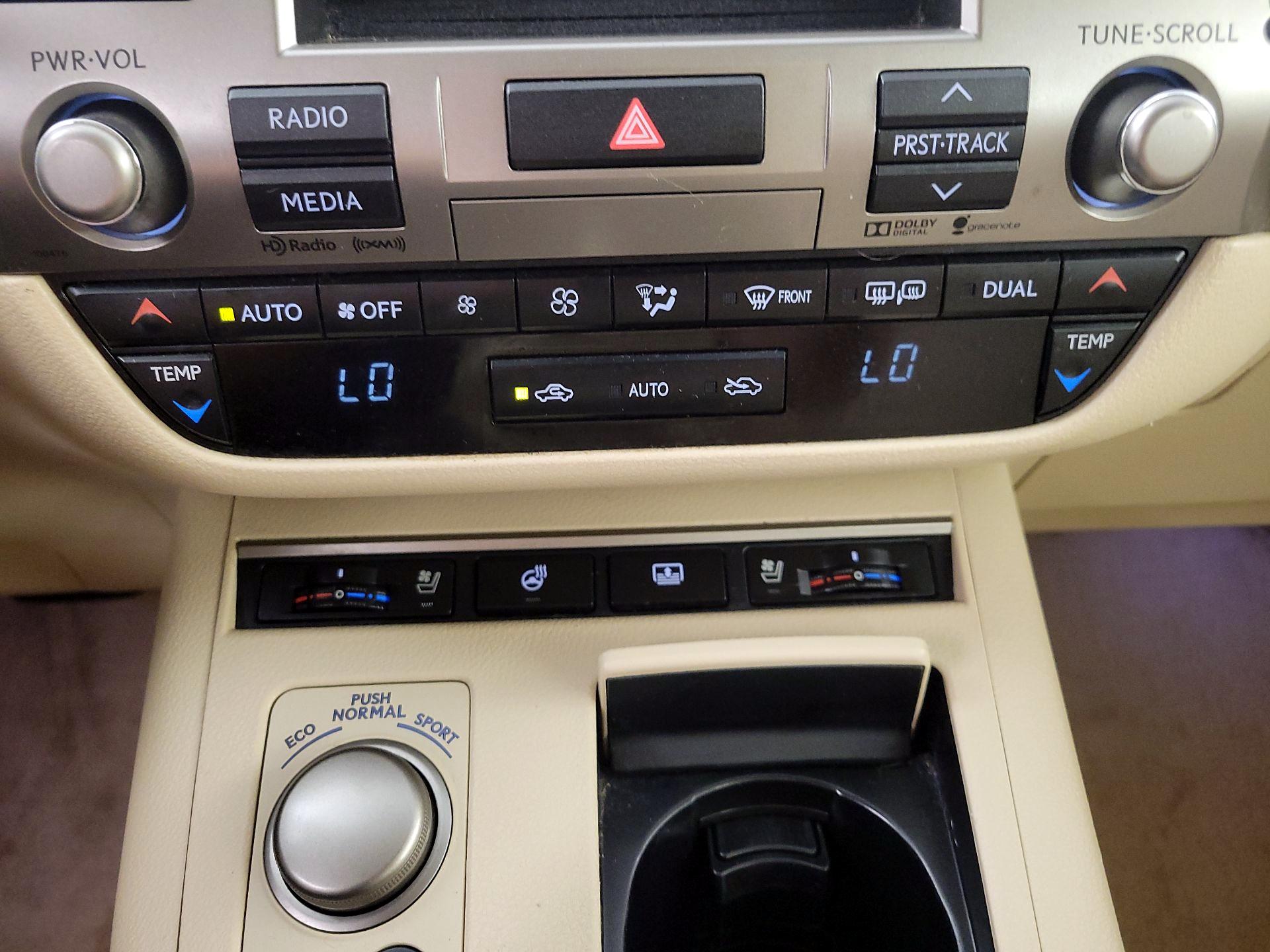 Thumbnail: 2015 Lexus ES - 17
