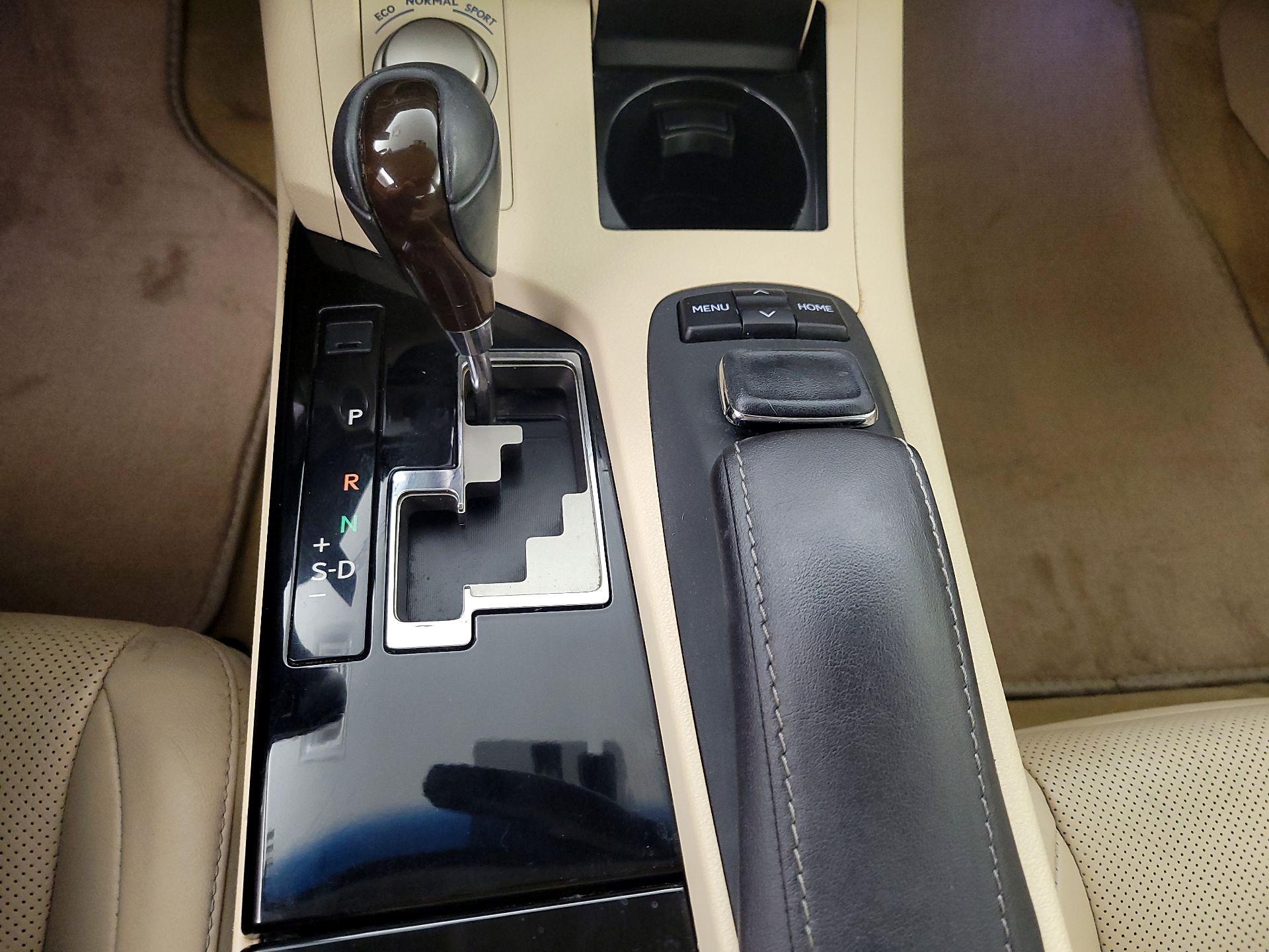 Thumbnail: 2015 Lexus ES - 18