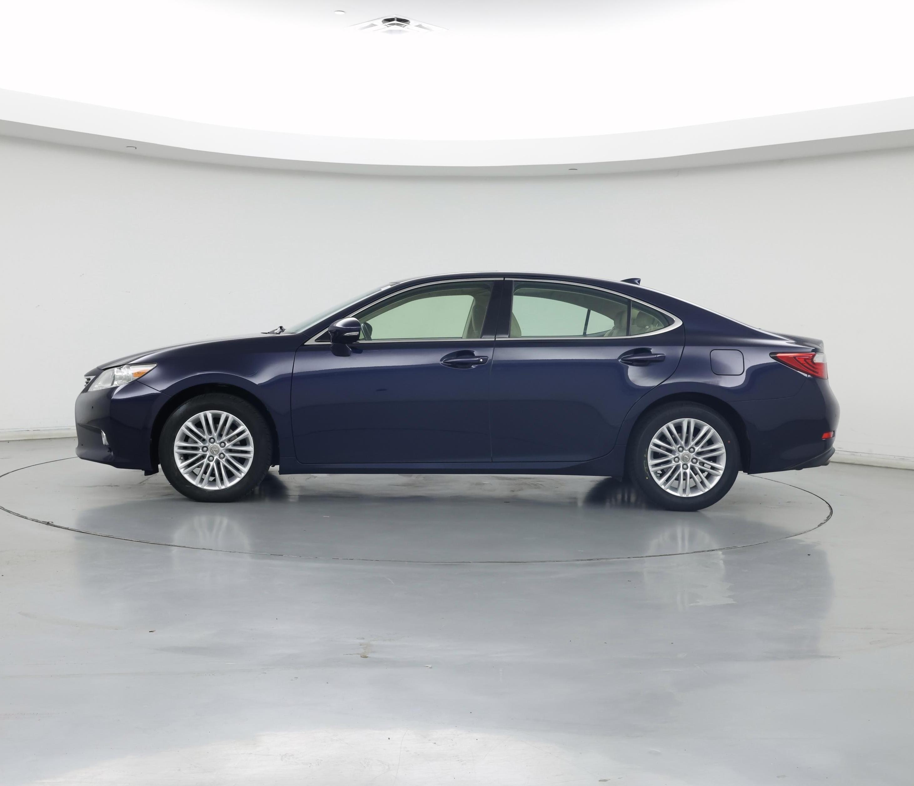 Thumbnail: 2015 Lexus ES - 3