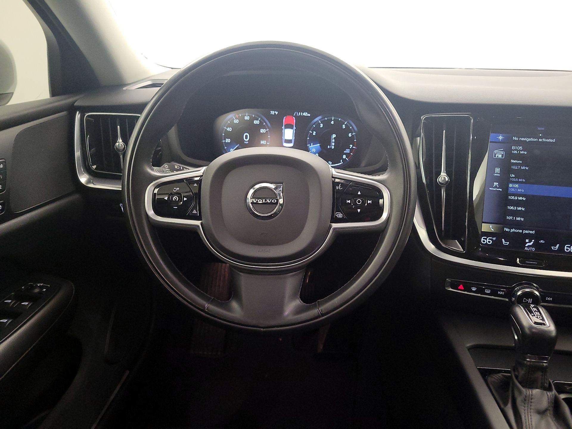 Thumbnail: 2020 Volvo S60 - 10
