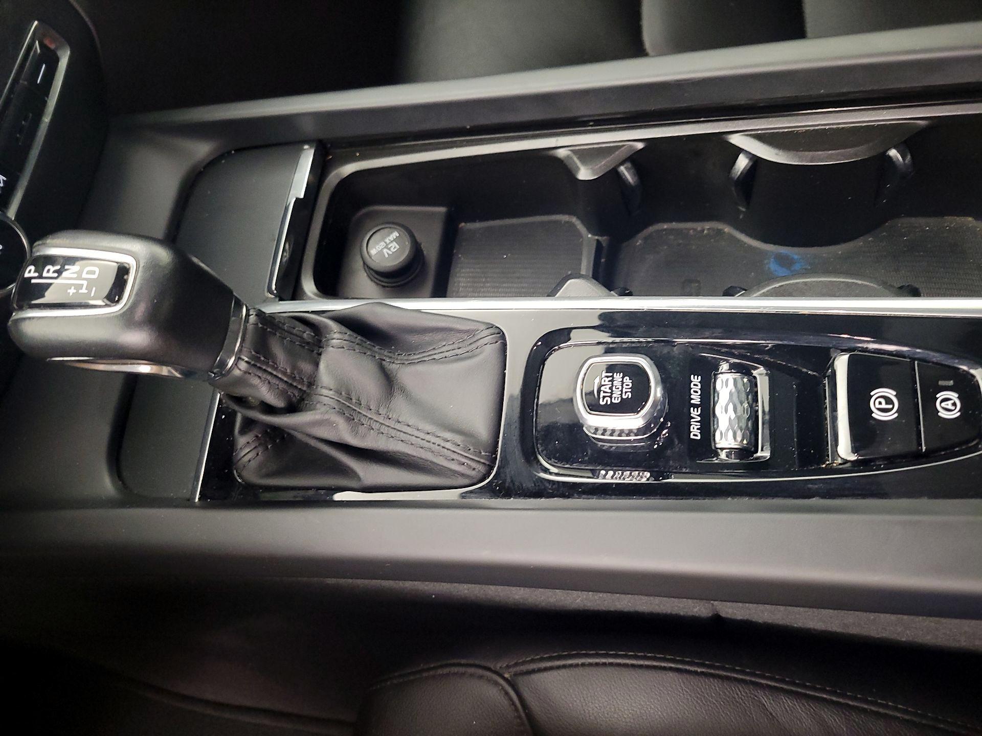 Thumbnail: 2020 Volvo S60 - 17