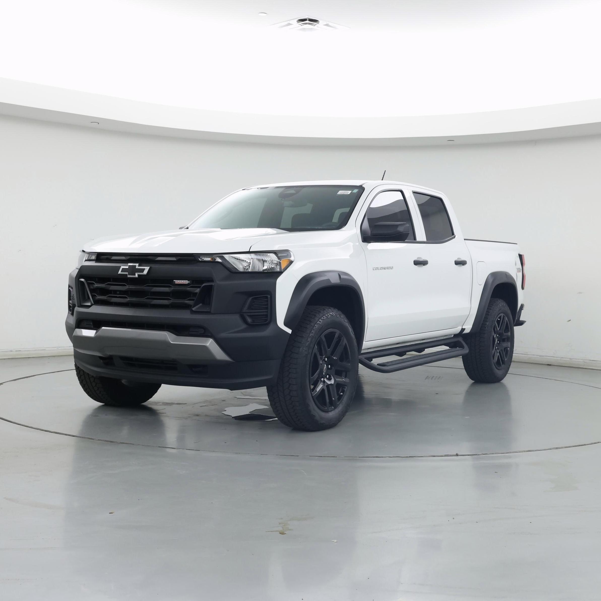 Thumbnail: 2024 Chevrolet Colorado - 4