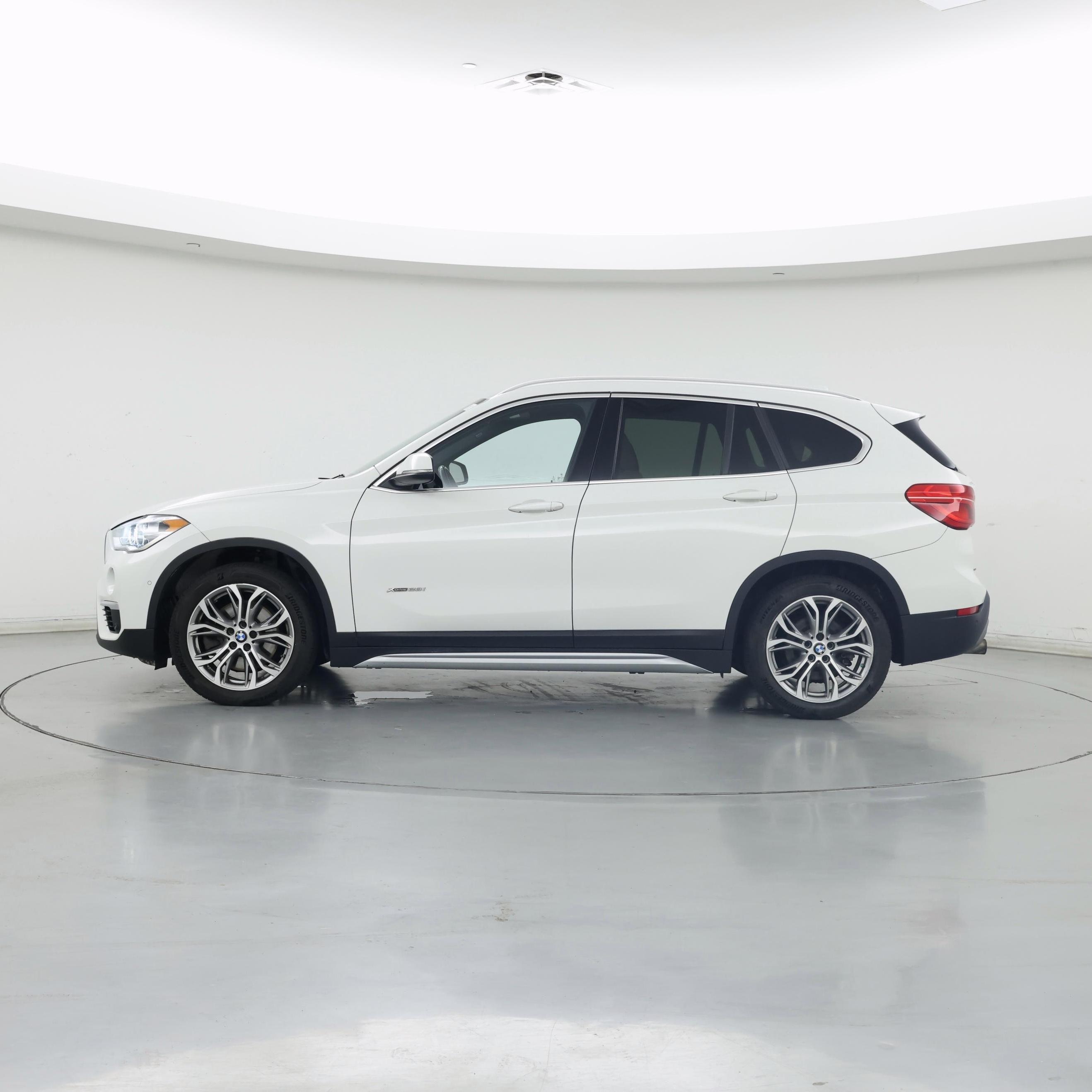 Thumbnail: 2017 BMW X1 - 3