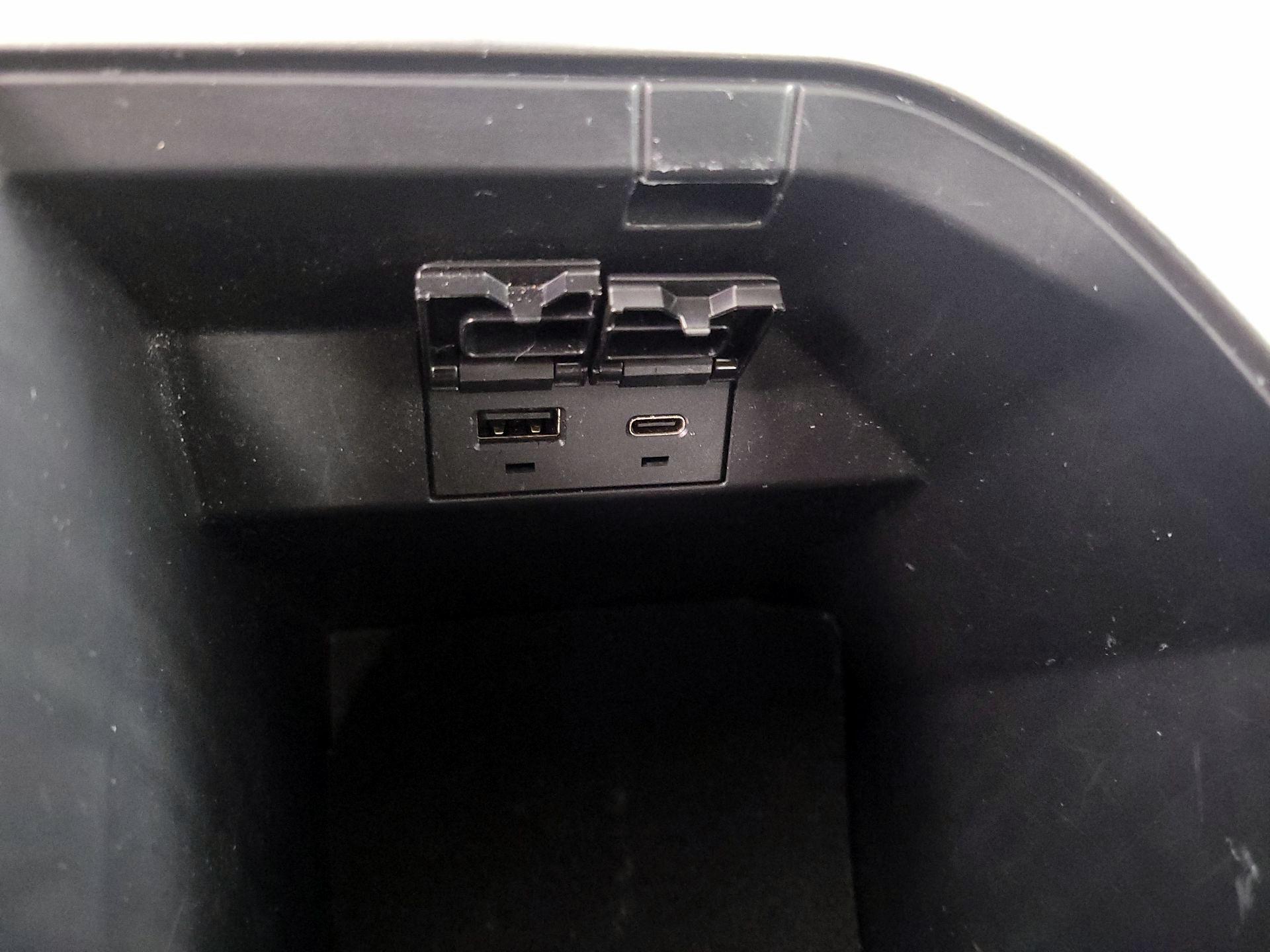 Thumbnail: 2021 Toyota Camry - 18