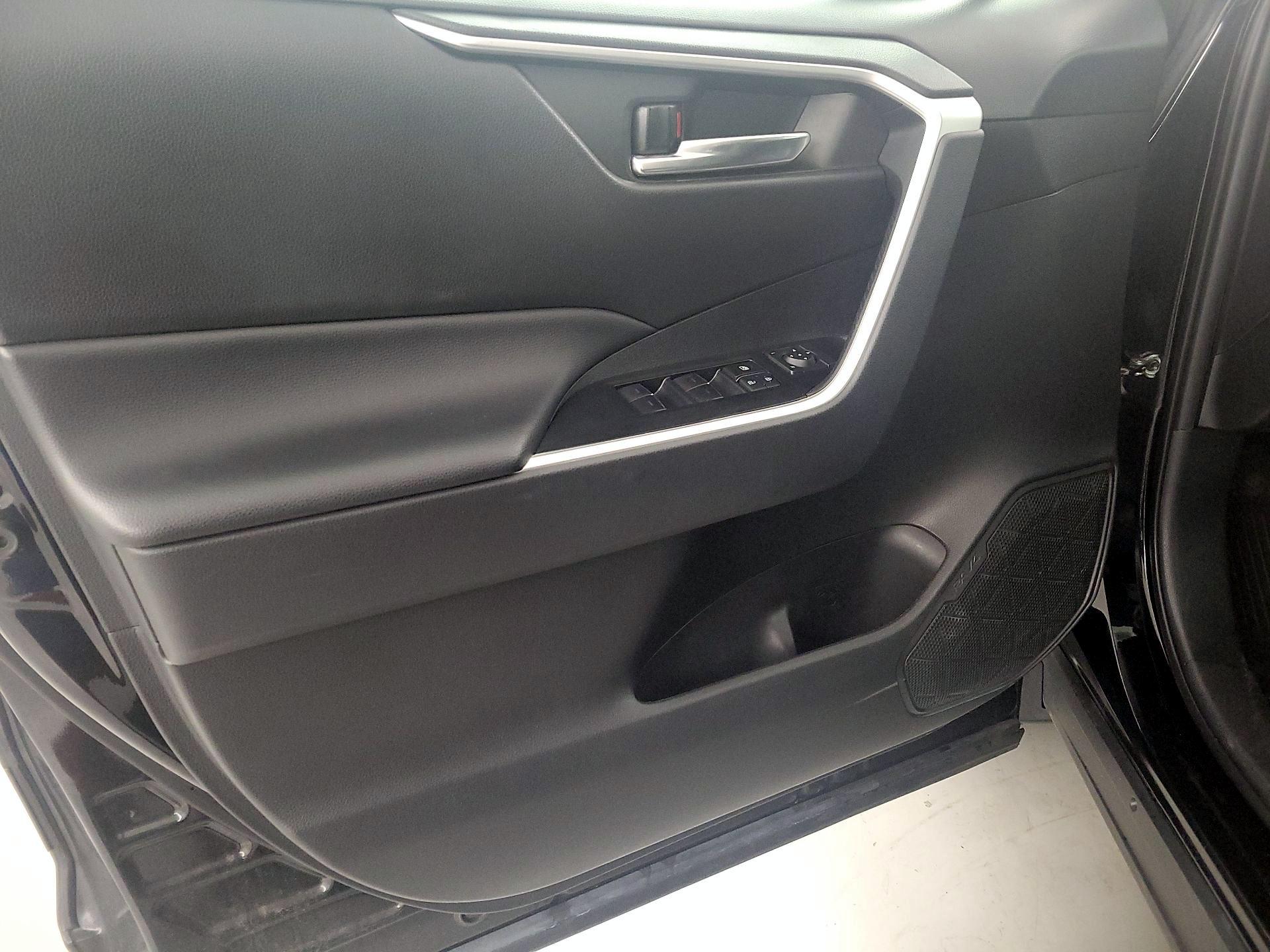 Thumbnail: 2022 Toyota RAV4 - 12